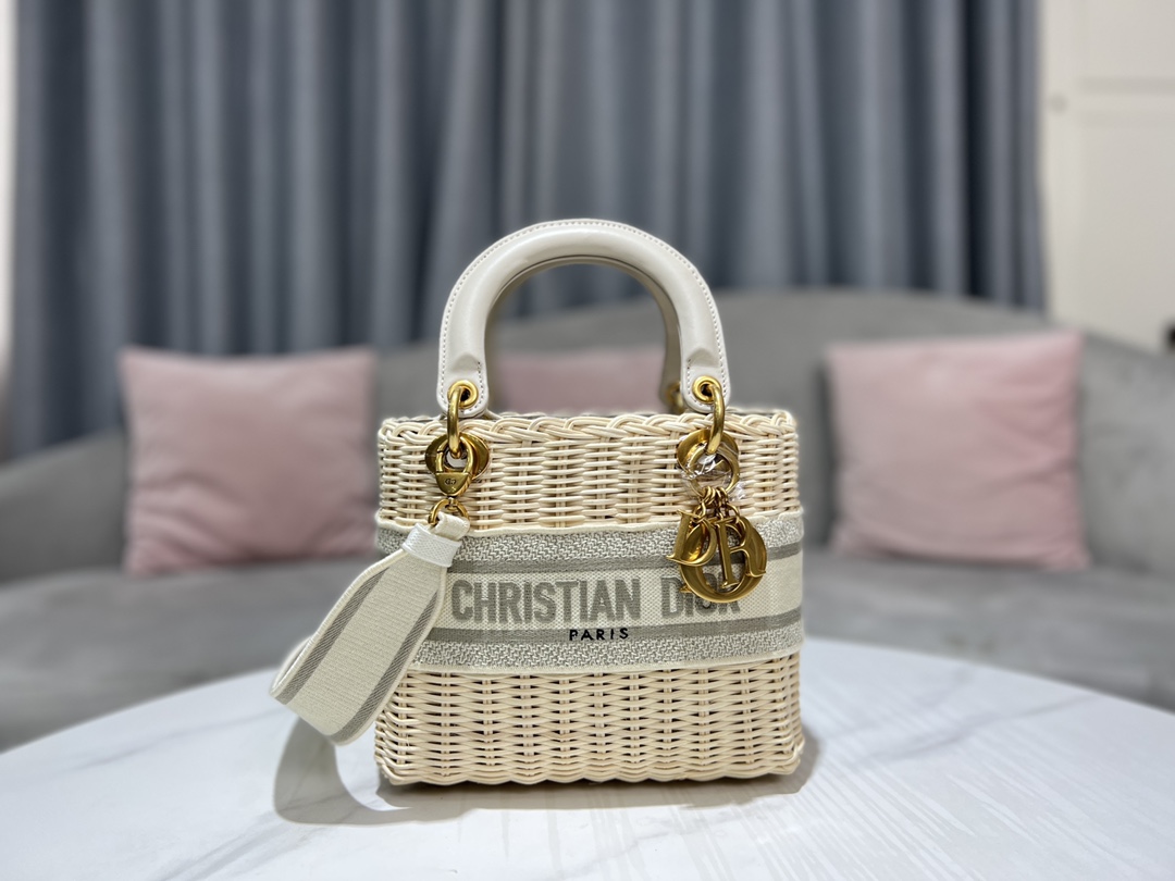 디올 Dior Lady Bag 미디움 레이디 백 내츄럴 위커 블루 24cm