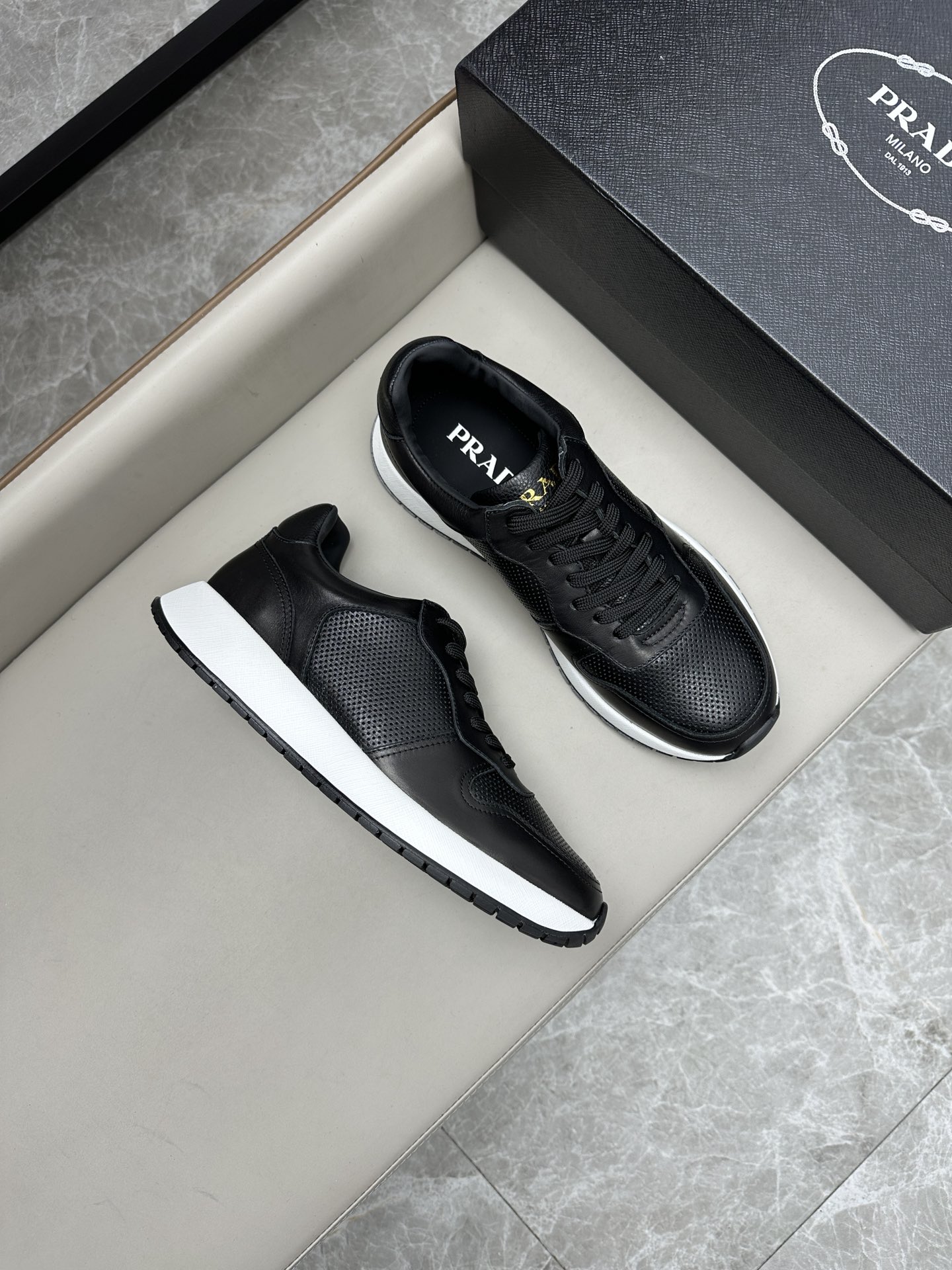 프라다 Prada 스니커즈