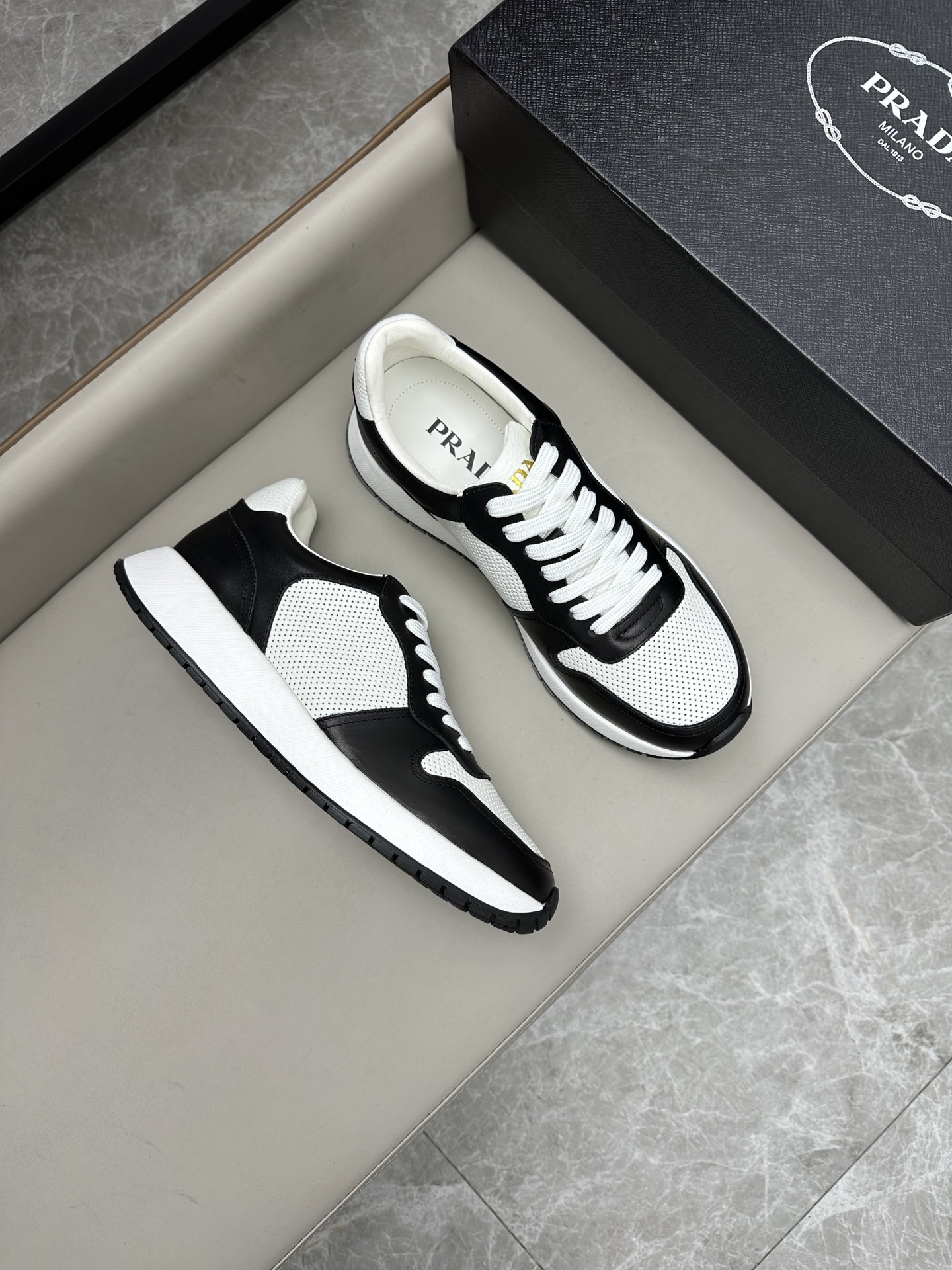 프라다 Prada 스니커즈