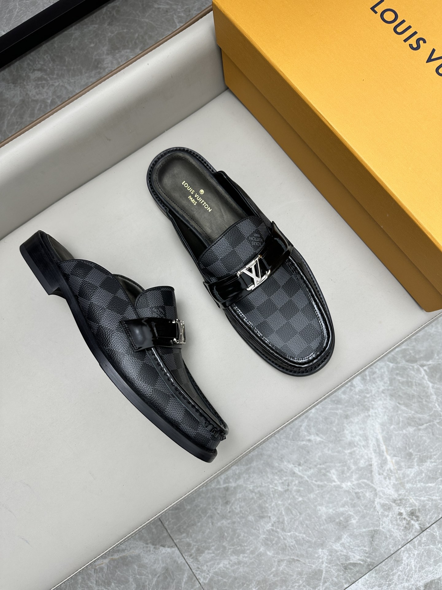 루이비통 Louis Vuitton 슬리퍼