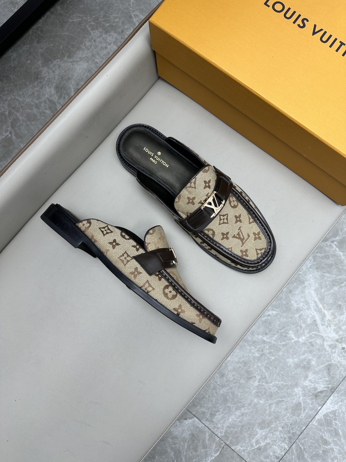 루이비통 Louis Vuitton 슬리퍼