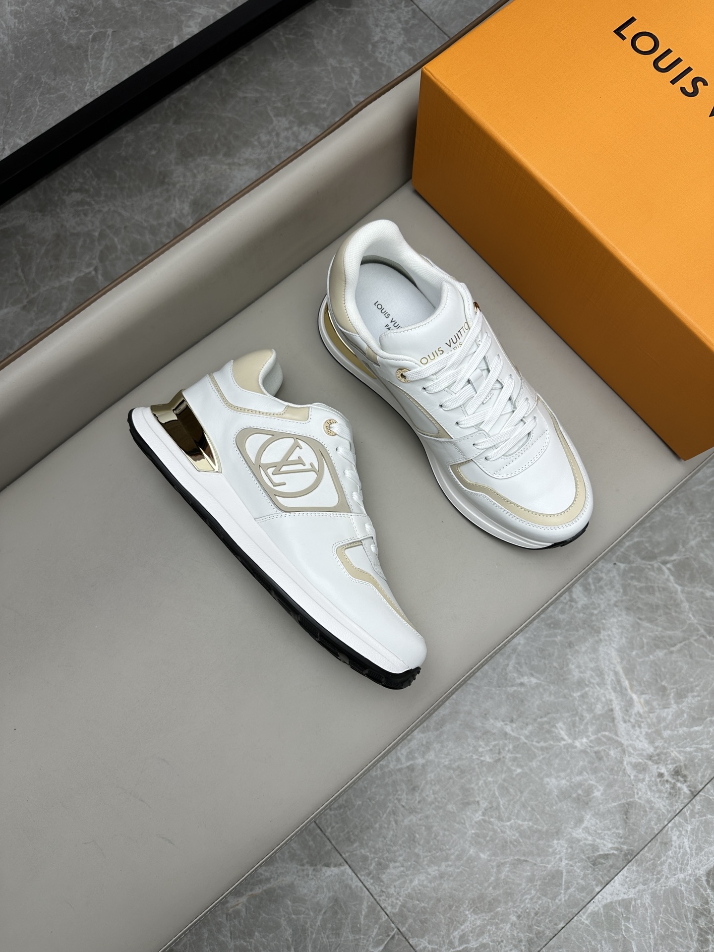 루이비통 Louis Vuitton 스니커즈