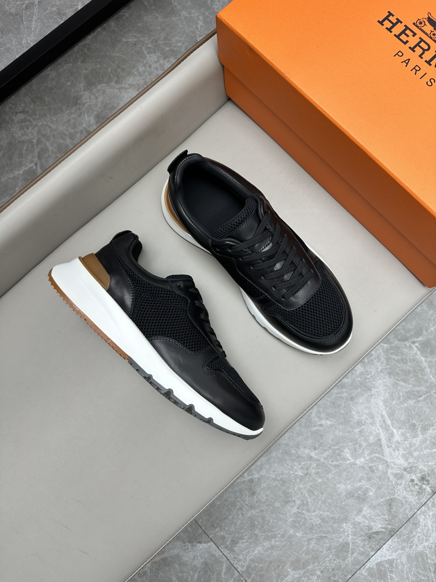 에르메스 Hermes 스니커즈