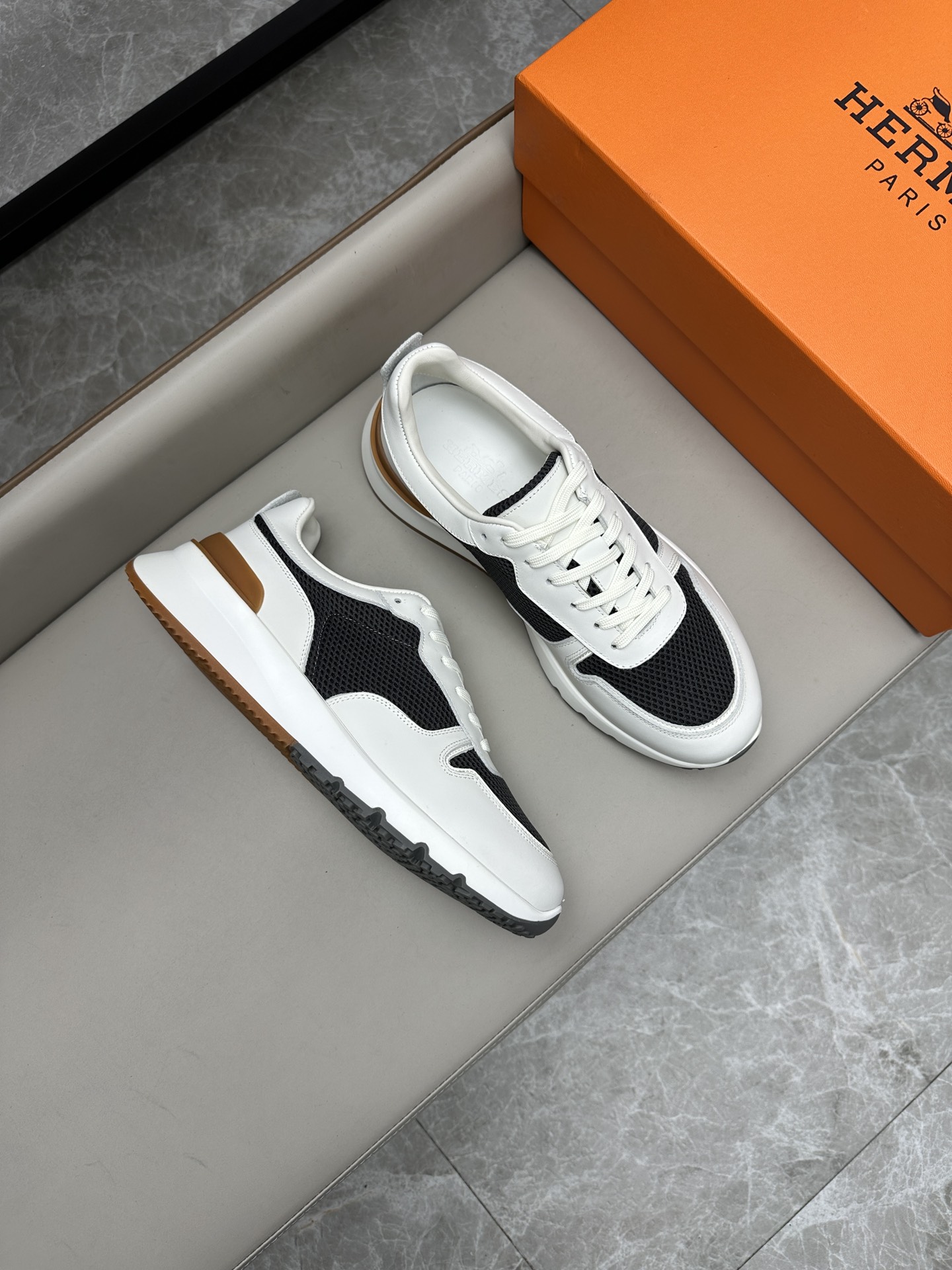 에르메스 Hermes 스니커즈