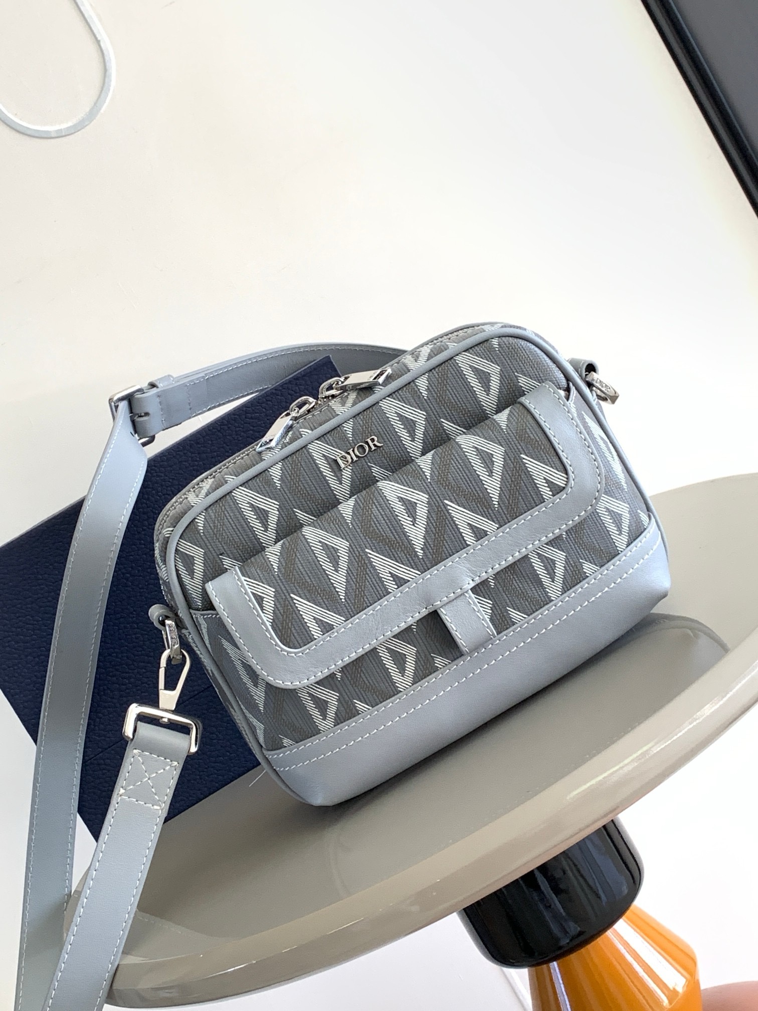 디올 Dior Hit the road 크로스 백 20.5CM