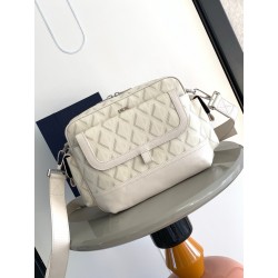 디올 Dior Hit the road 크로스 백 26CM