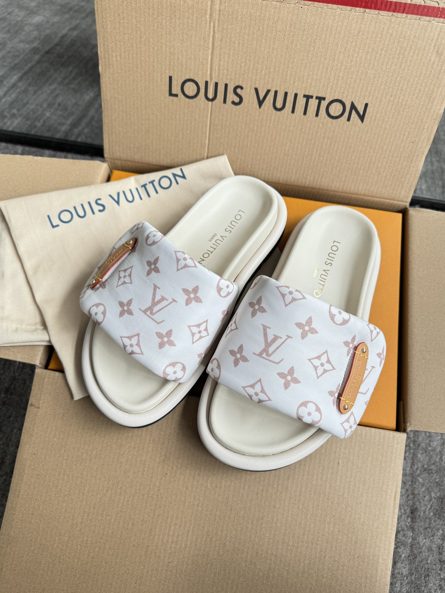 루이비통 Louis Vuitton 슬리퍼