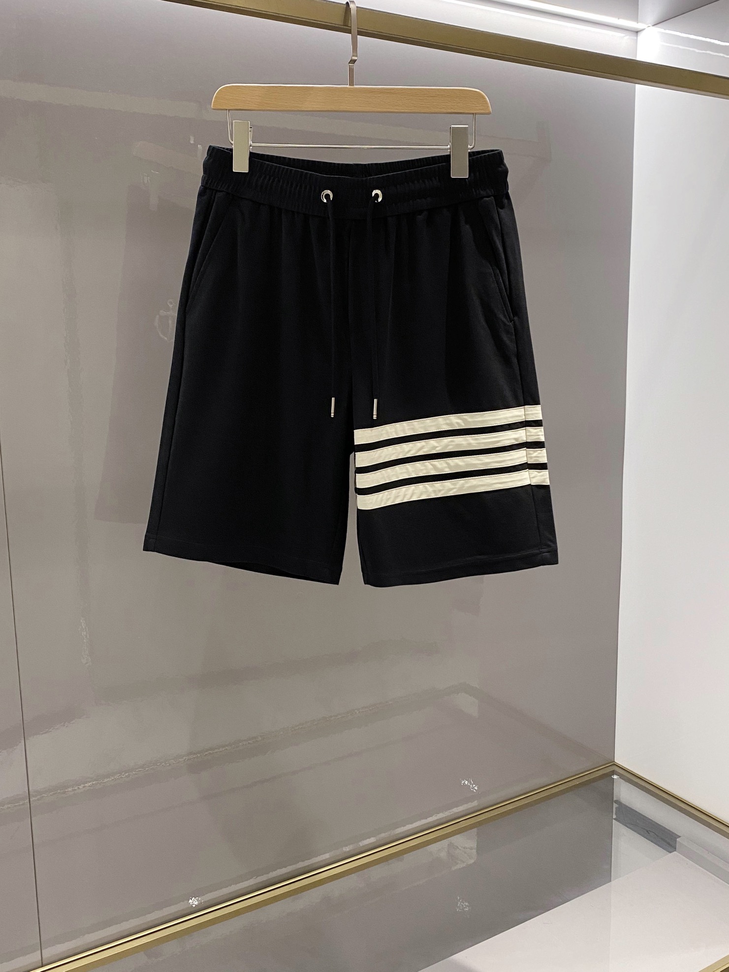 톰브라운 Thom Browne 반바지