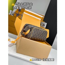 루이비통 Louis Vuitton Dopp Kit Toilet Pouch  도프 키트 토일렛 파우치 M46764