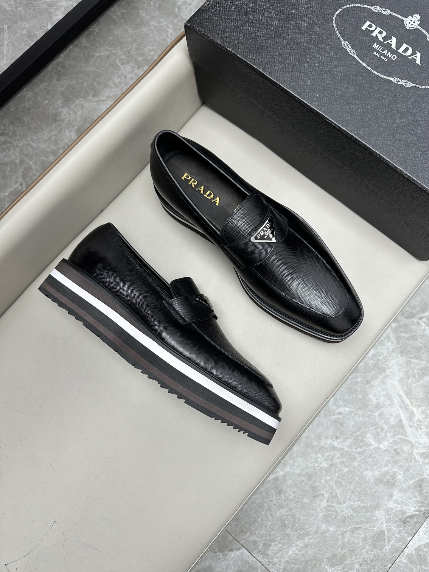 프라다 Prada 스니커즈