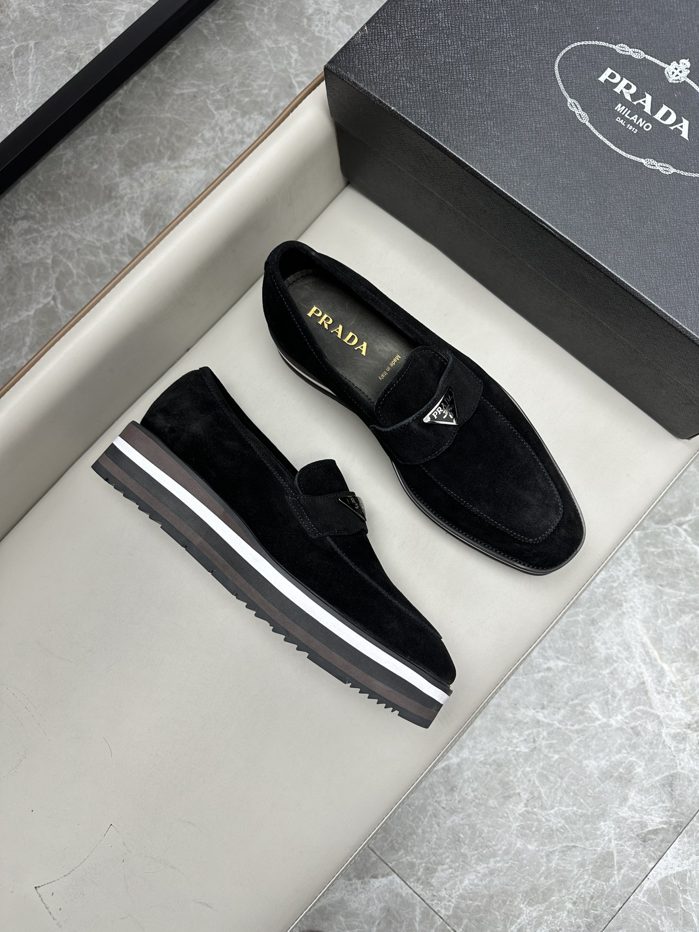 프라다 Prada 스니커즈