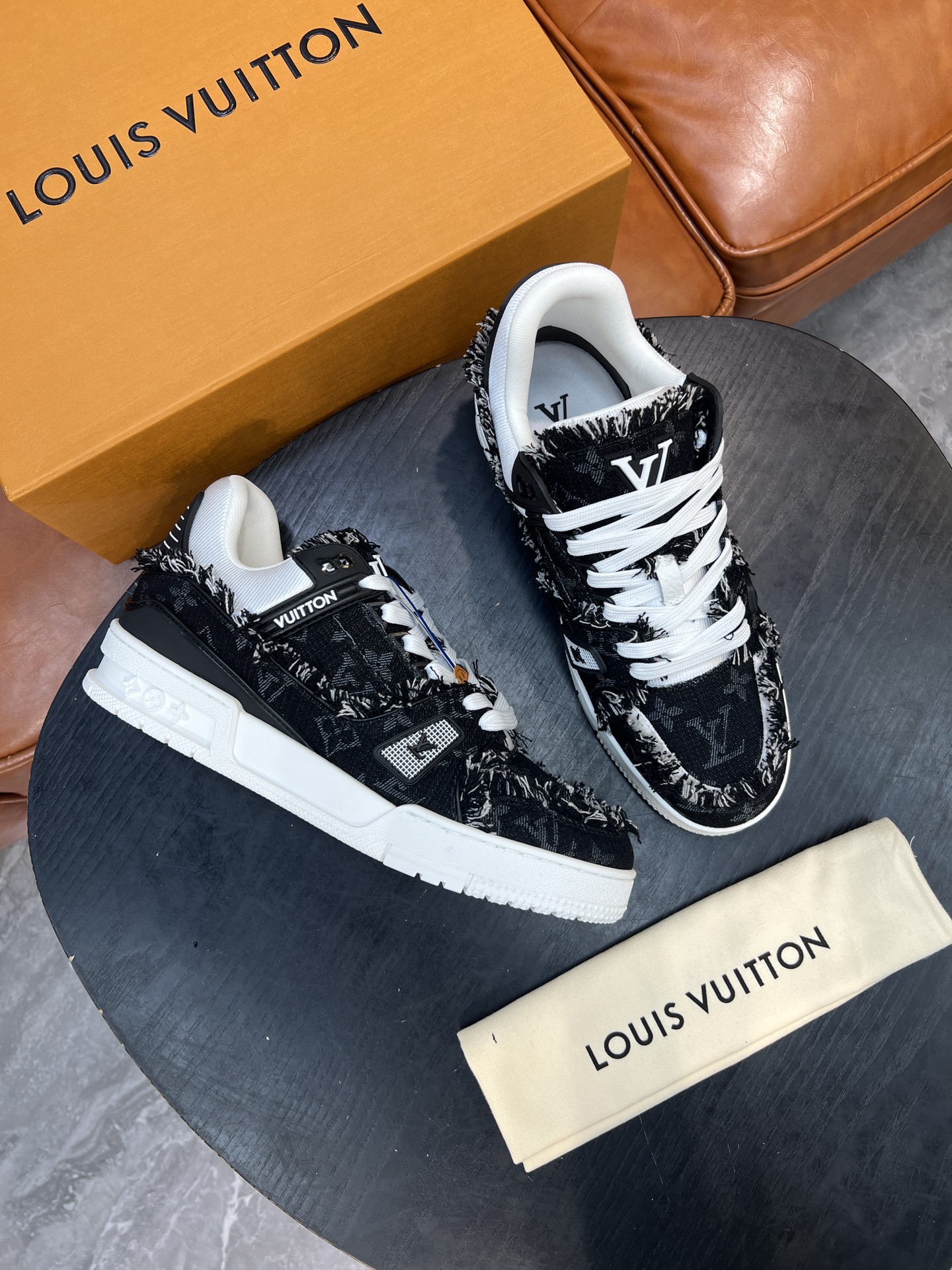 루이비통 Louis Vuitton 스니커즈