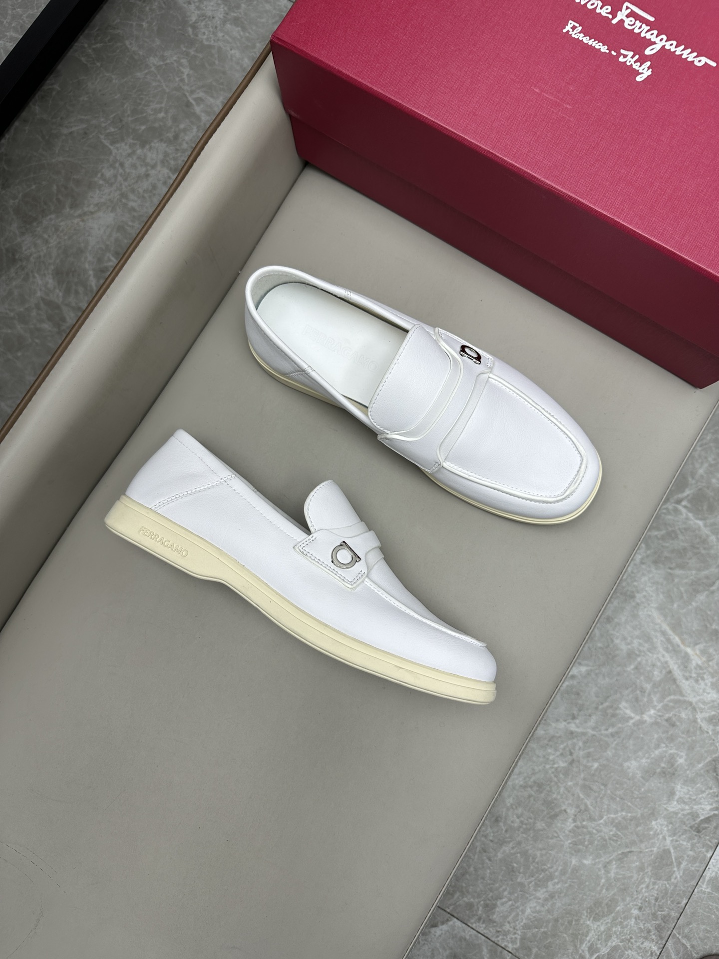 살바토레 페라가모 Salvatore Ferragamo 로퍼