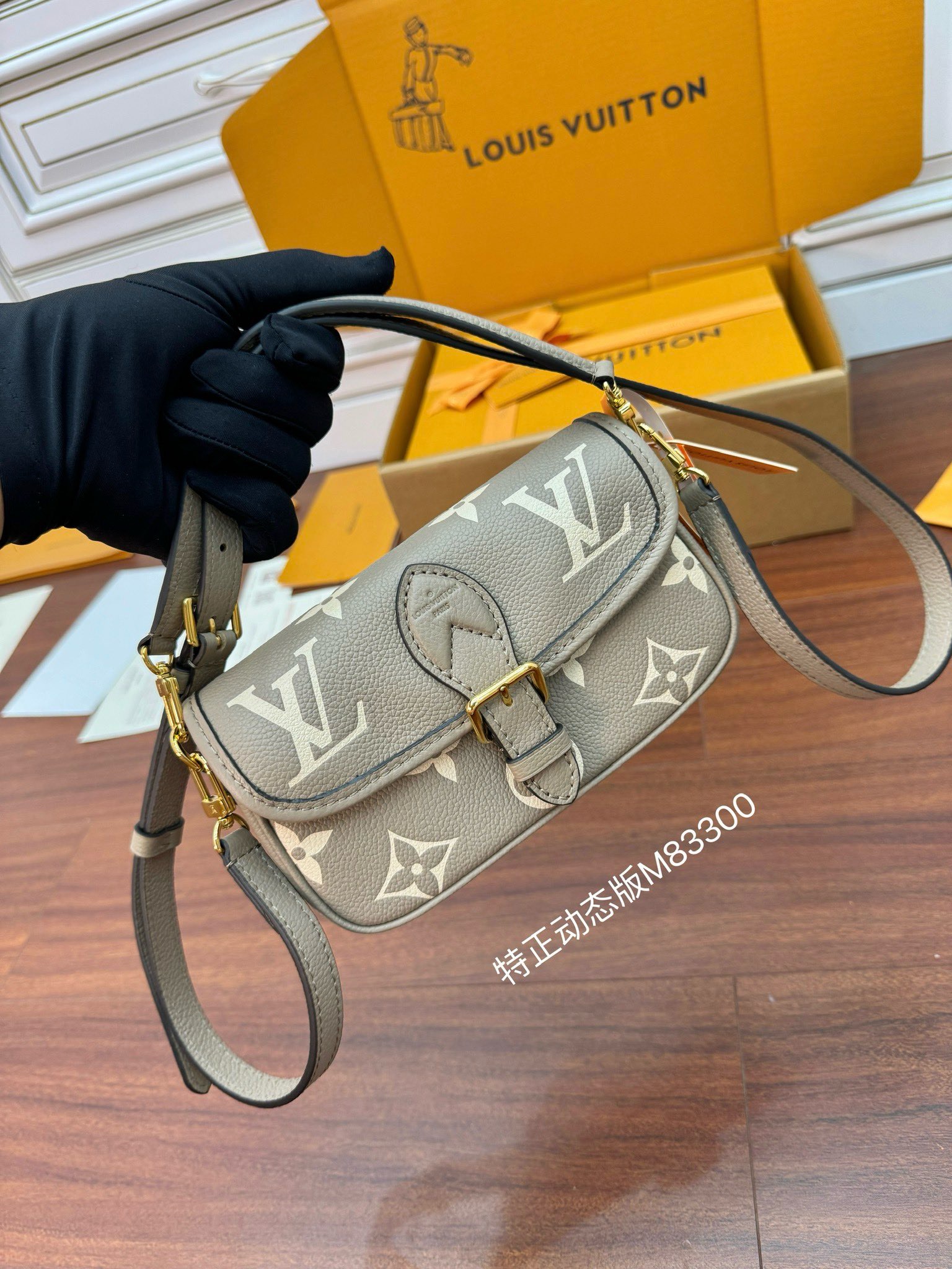 루이비통 Louis Vuitton M83300 크로스 백 19CM