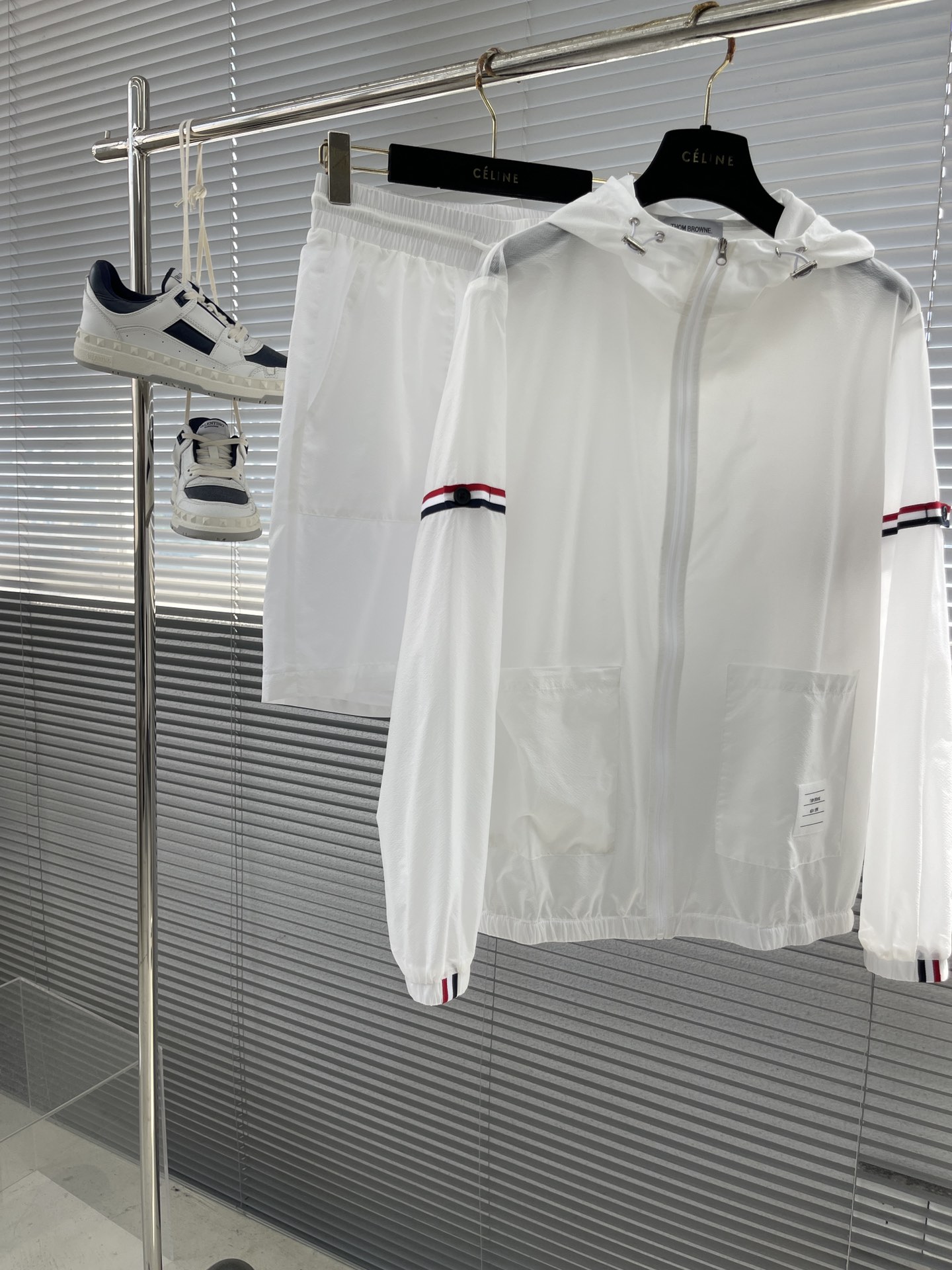 톰브라운 Thom Browne  반바지와 외투