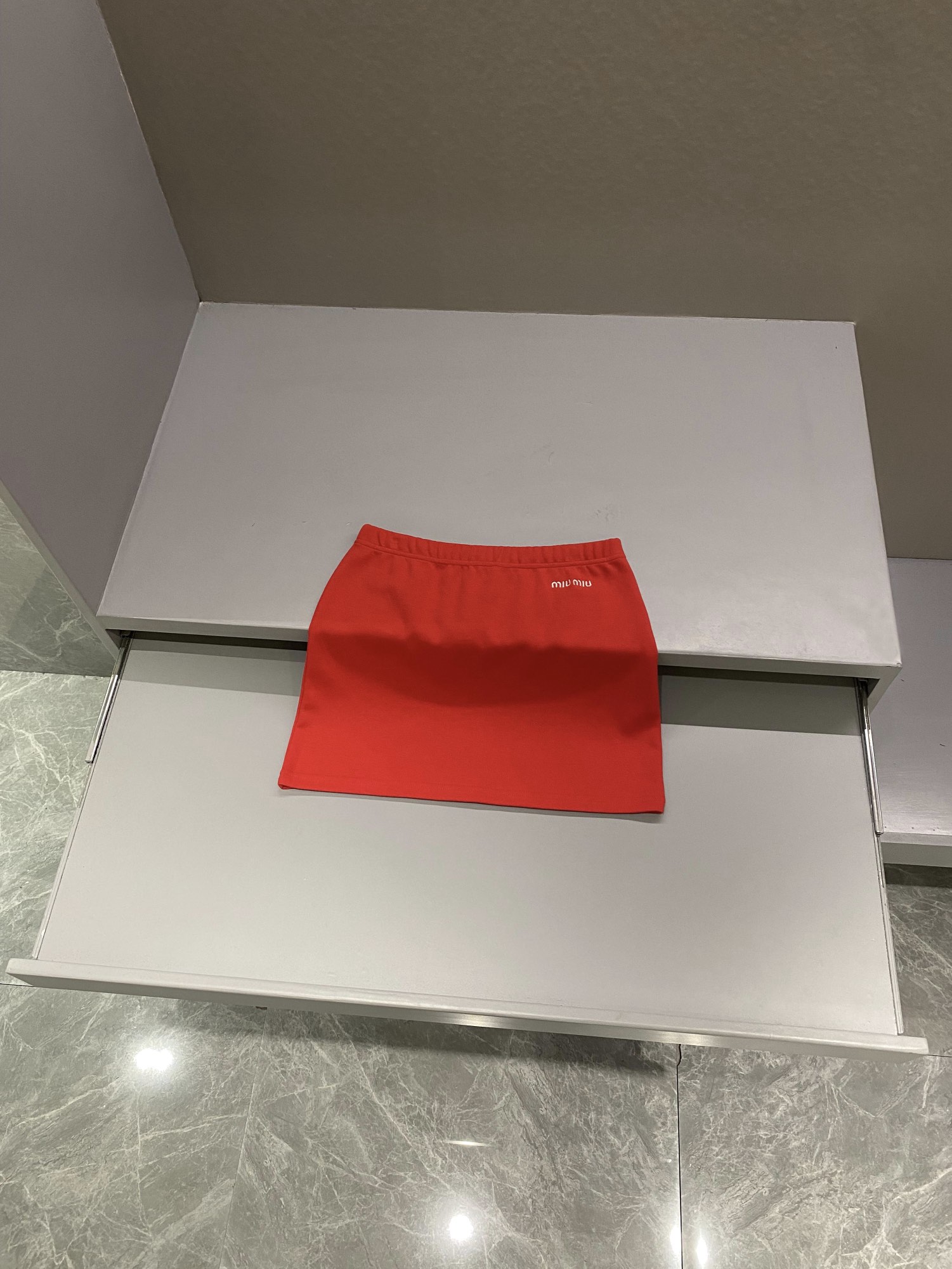 미우 미우 Miu Miu 외투와 스커트는 같이 분리해서 팔 수 없다