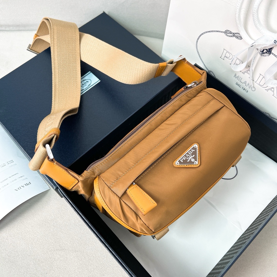 프라다 Prada 2VH171 벨트 백 20CM