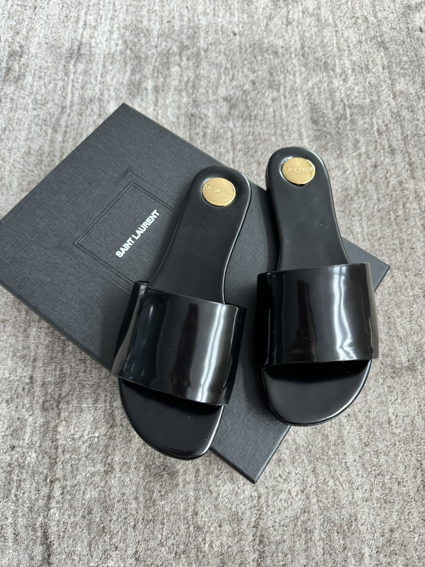 Yves Saint Laurent 슬리퍼