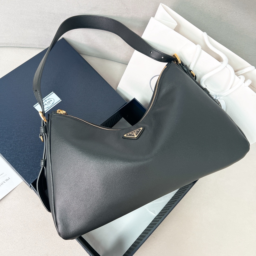 프라다 Prada 1BC228 에메 라지 가죽 숄더백 39CM