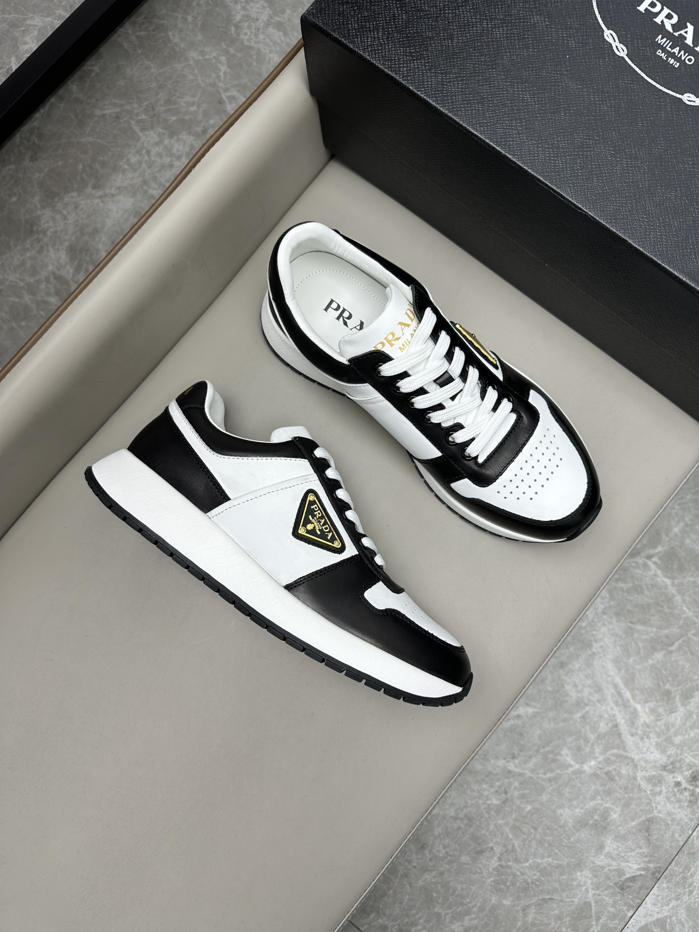 프라다 Prada 스니커즈