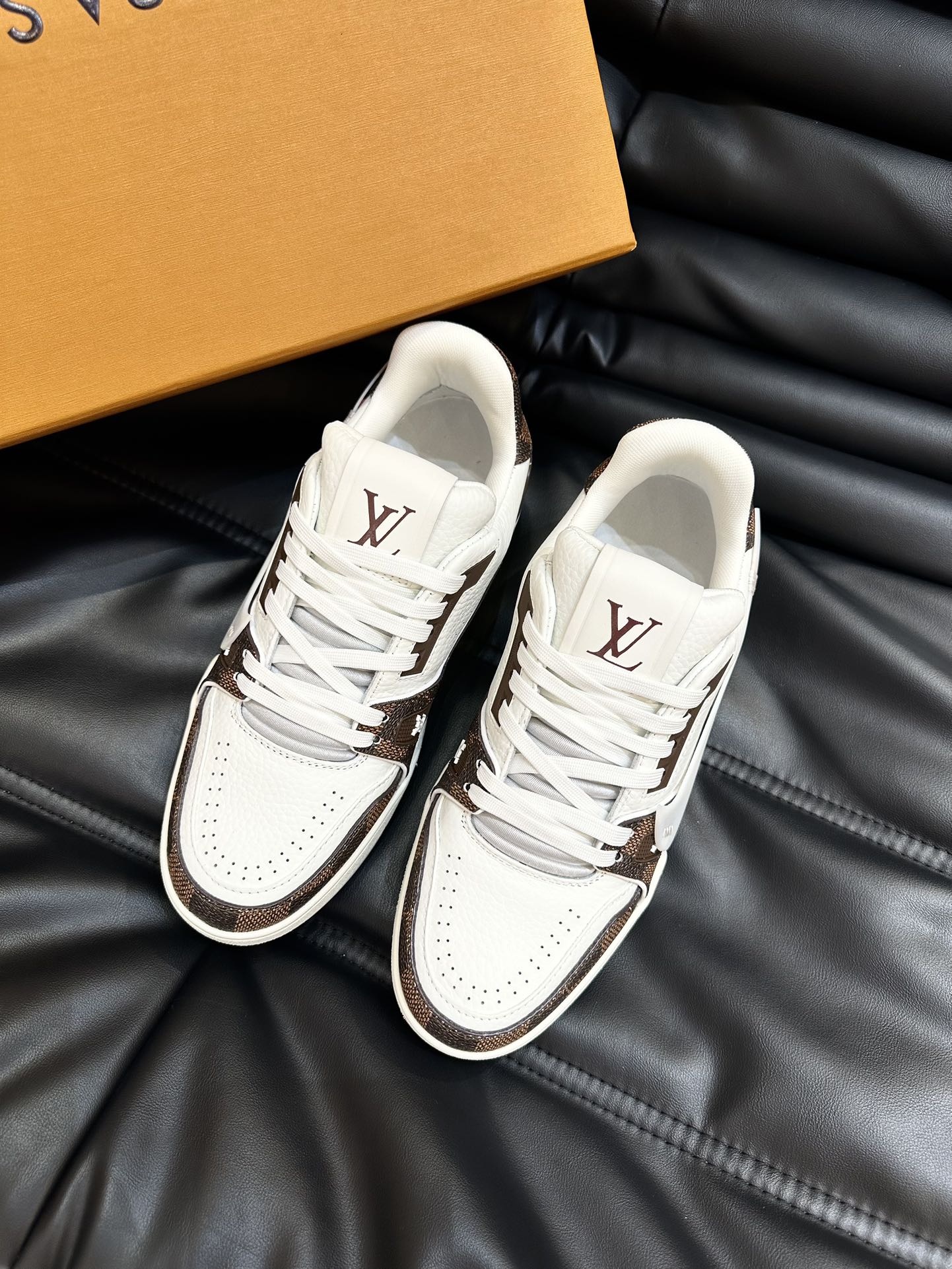 루이비통 Louis Vuitton 스니커즈