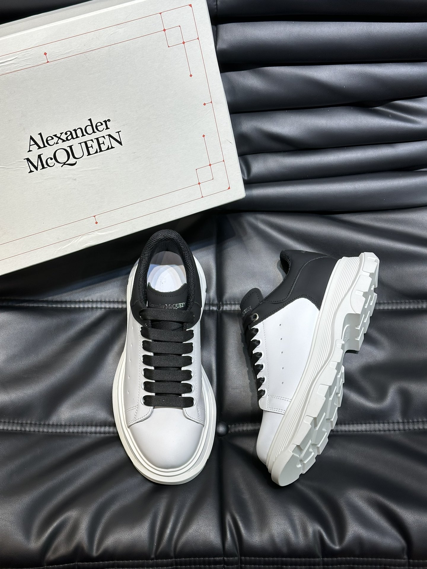 Alexander McQueen 스니커즈