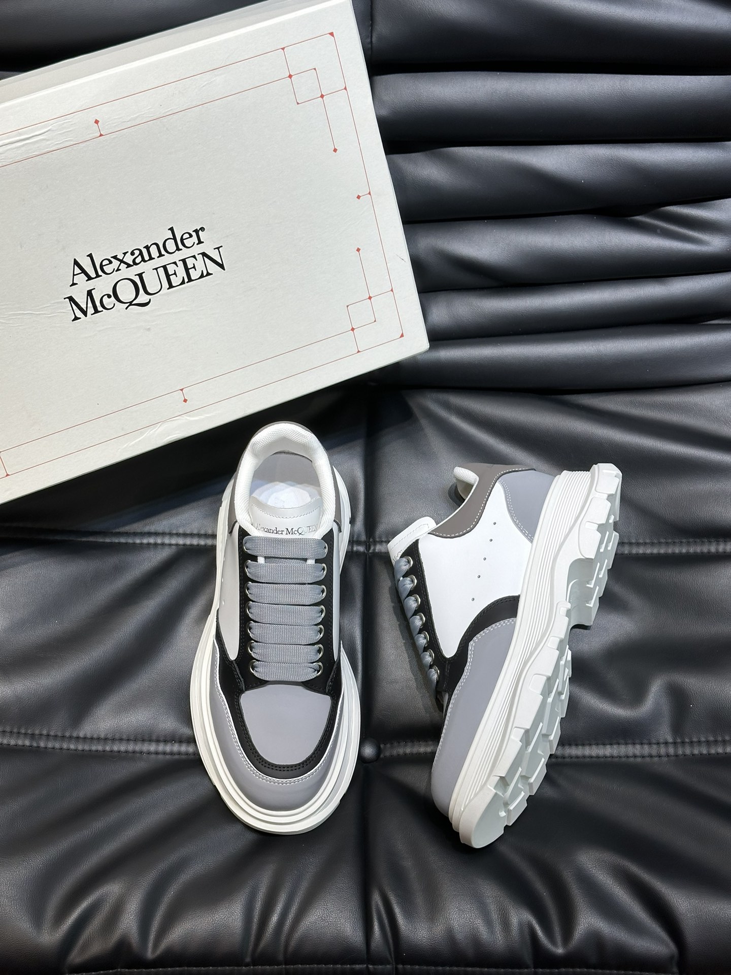 Alexander McQueen 스니커즈