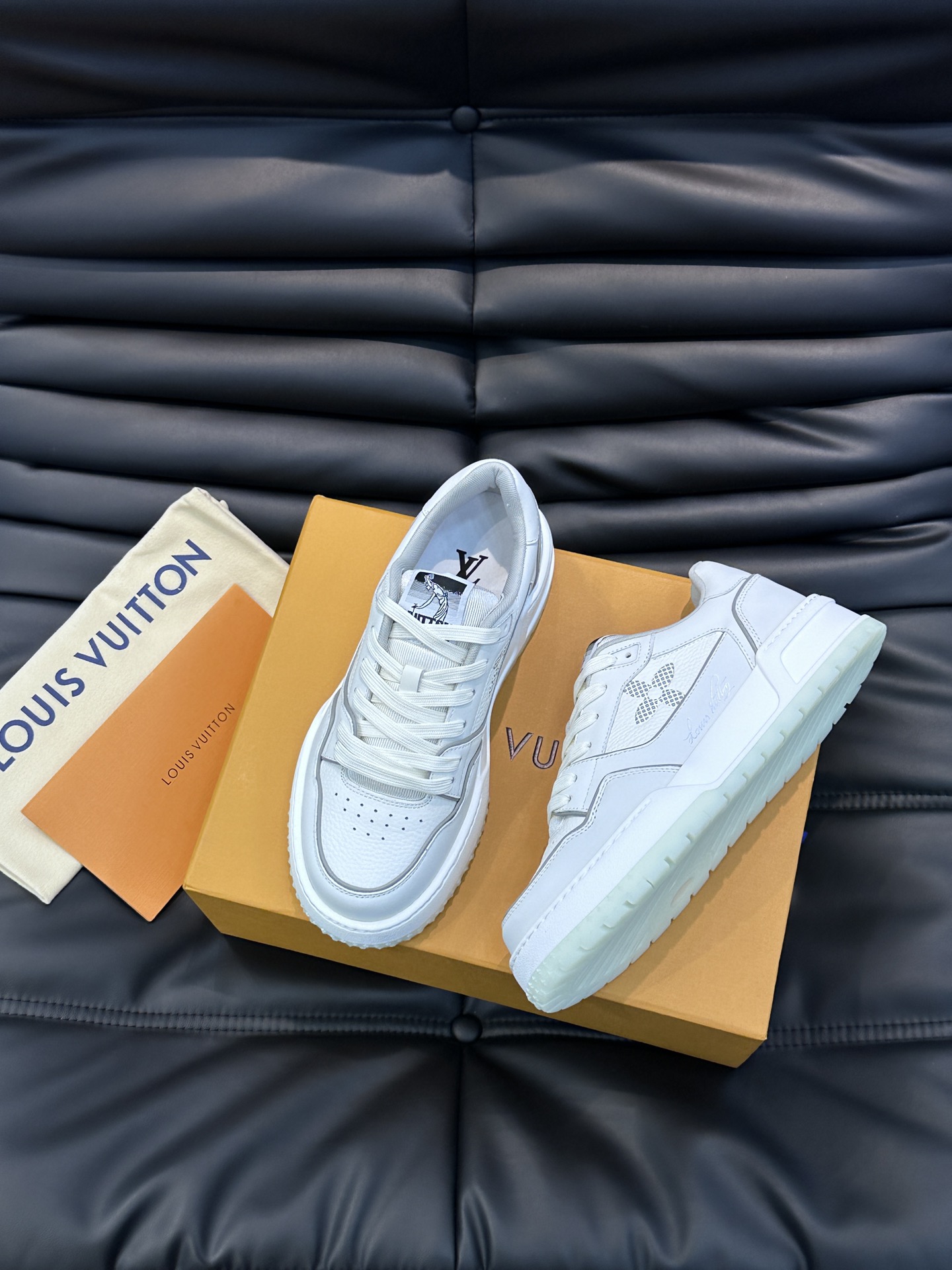 루이비통 Louis Vuitton 스니커즈
