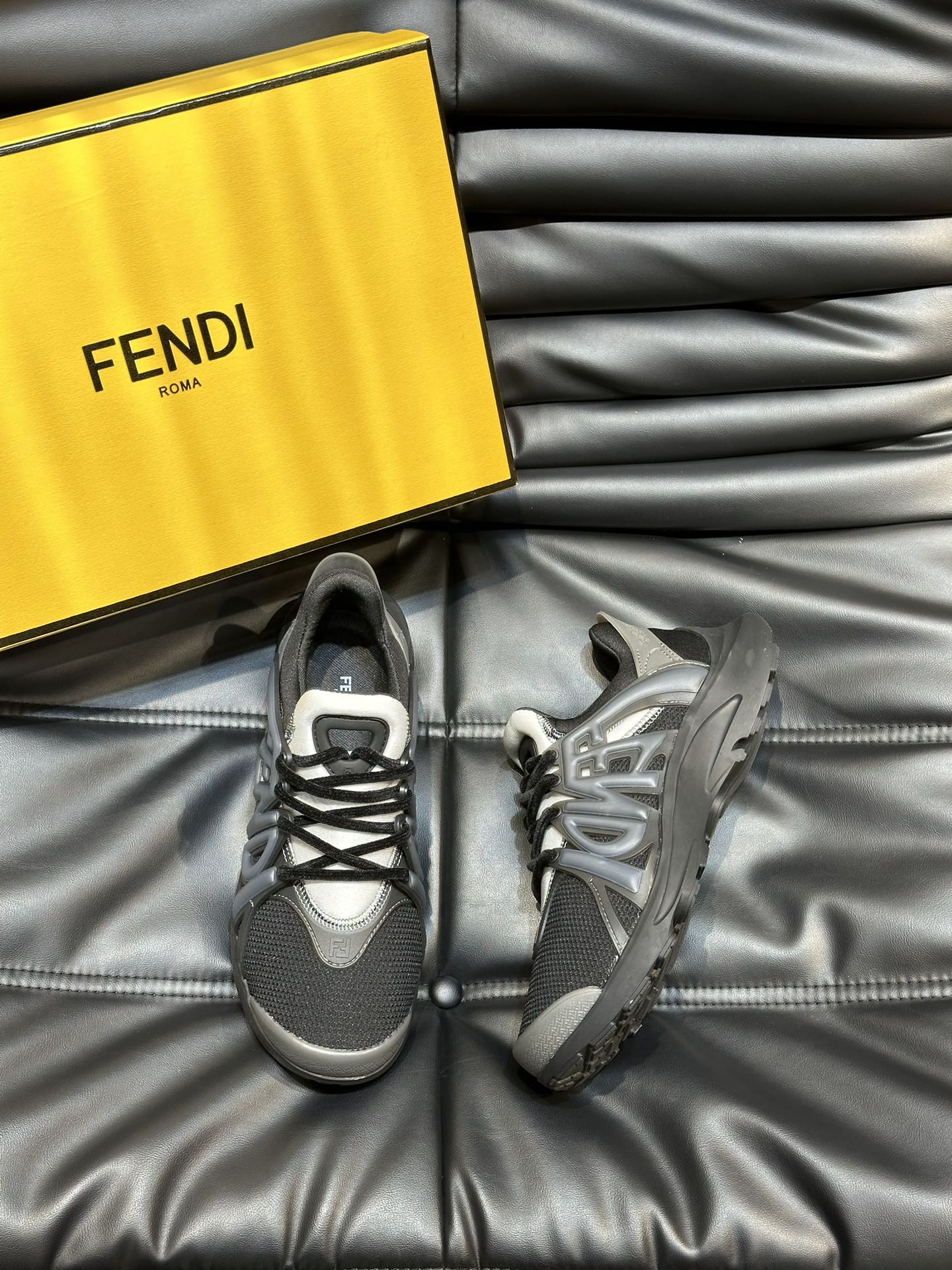 펜디 FENDI 스니커즈