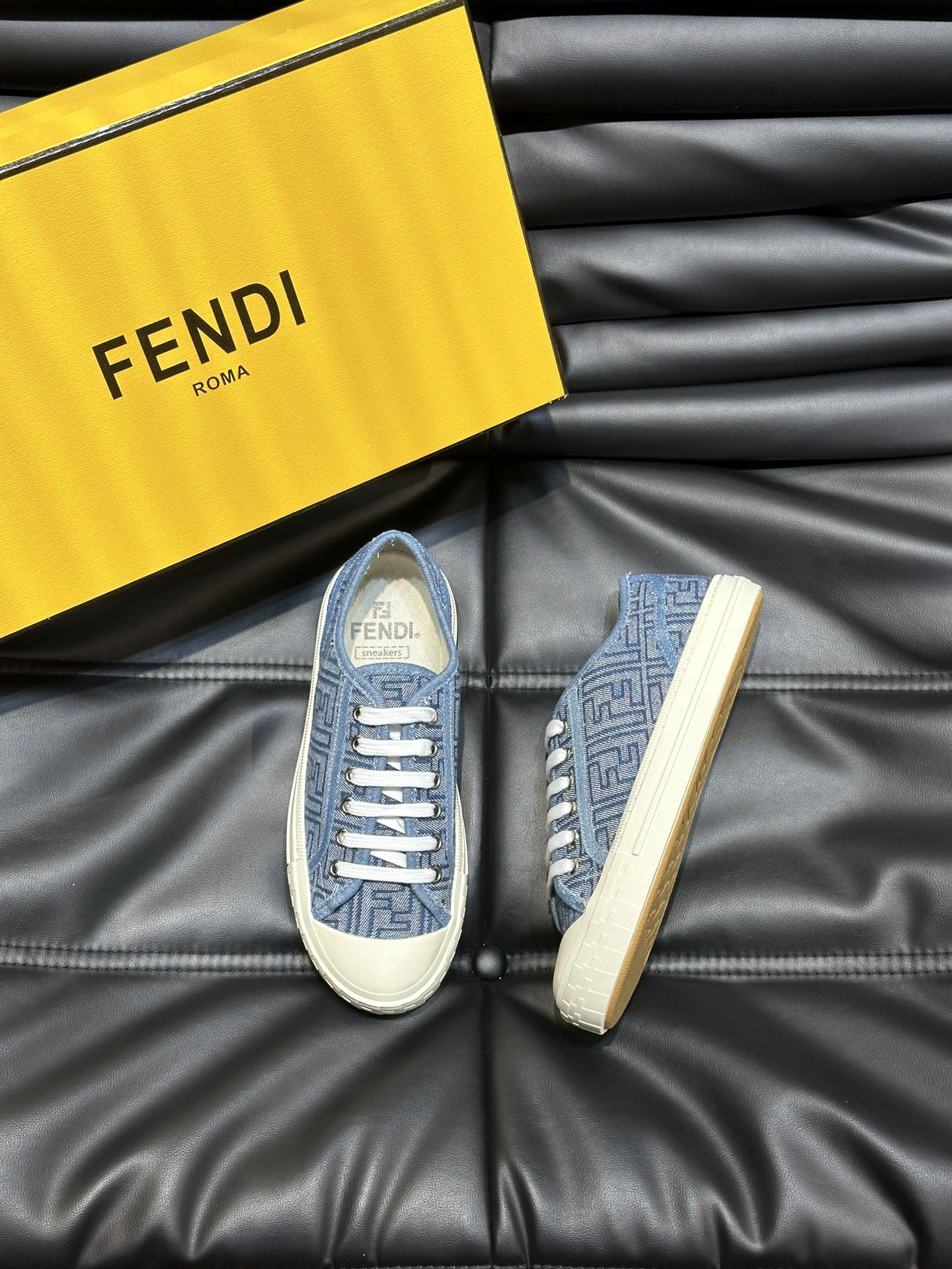 펜디 FENDI 스니커즈