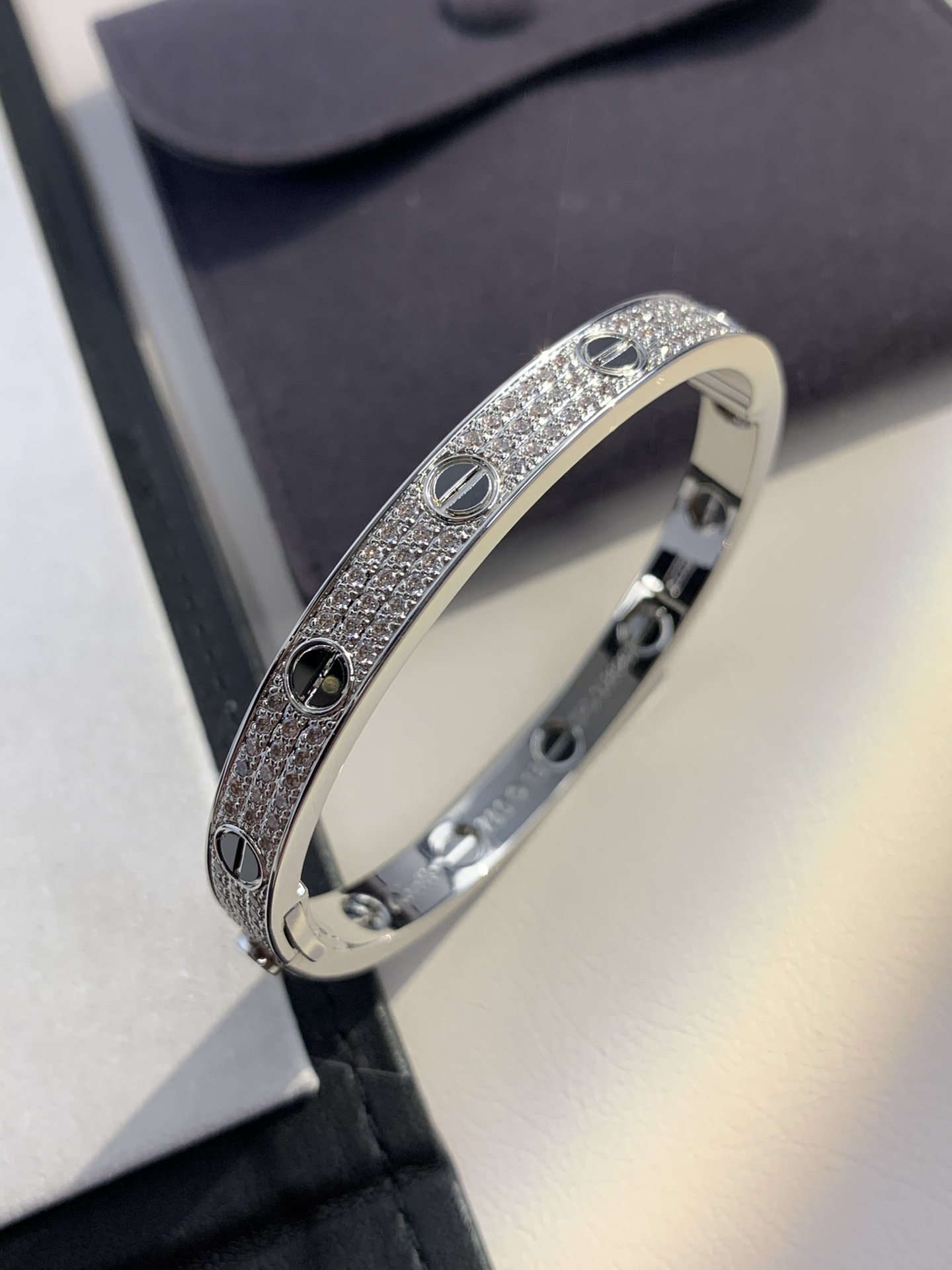 까르띠에 Cartier LOVE 러브 팔찌 화이트 골드 6.7mm N6032417