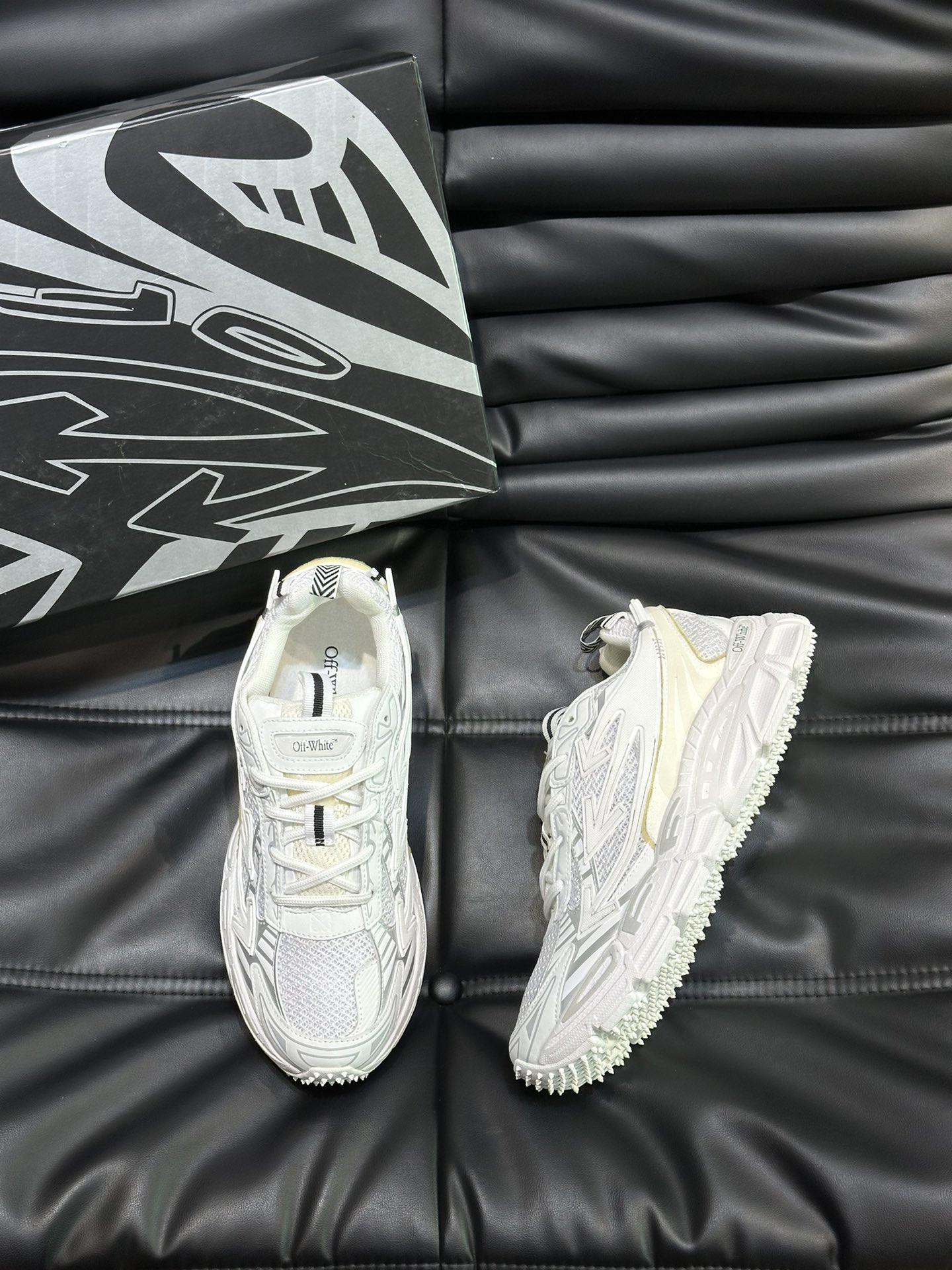 오프화이트 (Off-White) 스니커즈