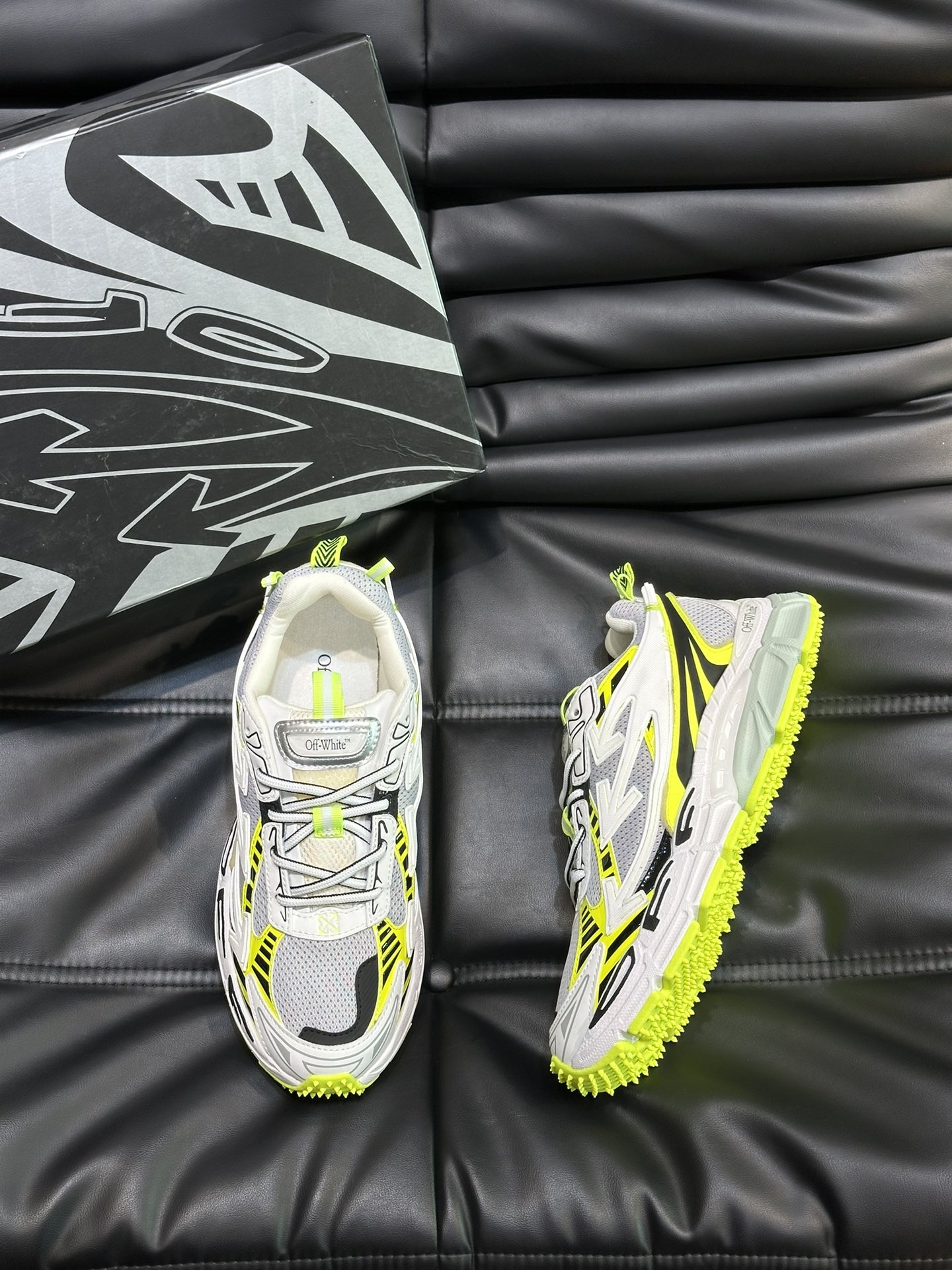오프화이트 (Off-White) 스니커즈