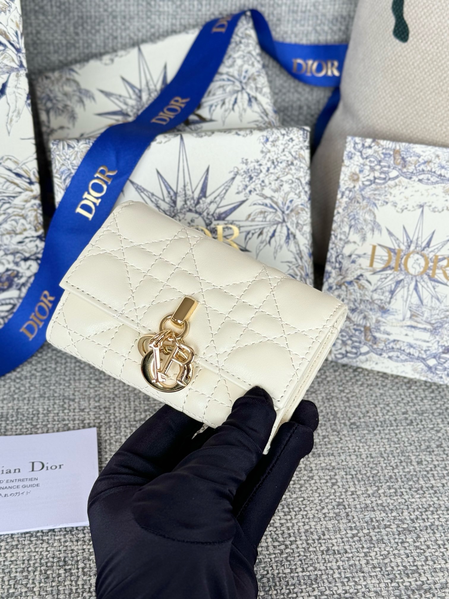 디올 Dior Glycine S0966ONMJ-M413 지갑 11CM