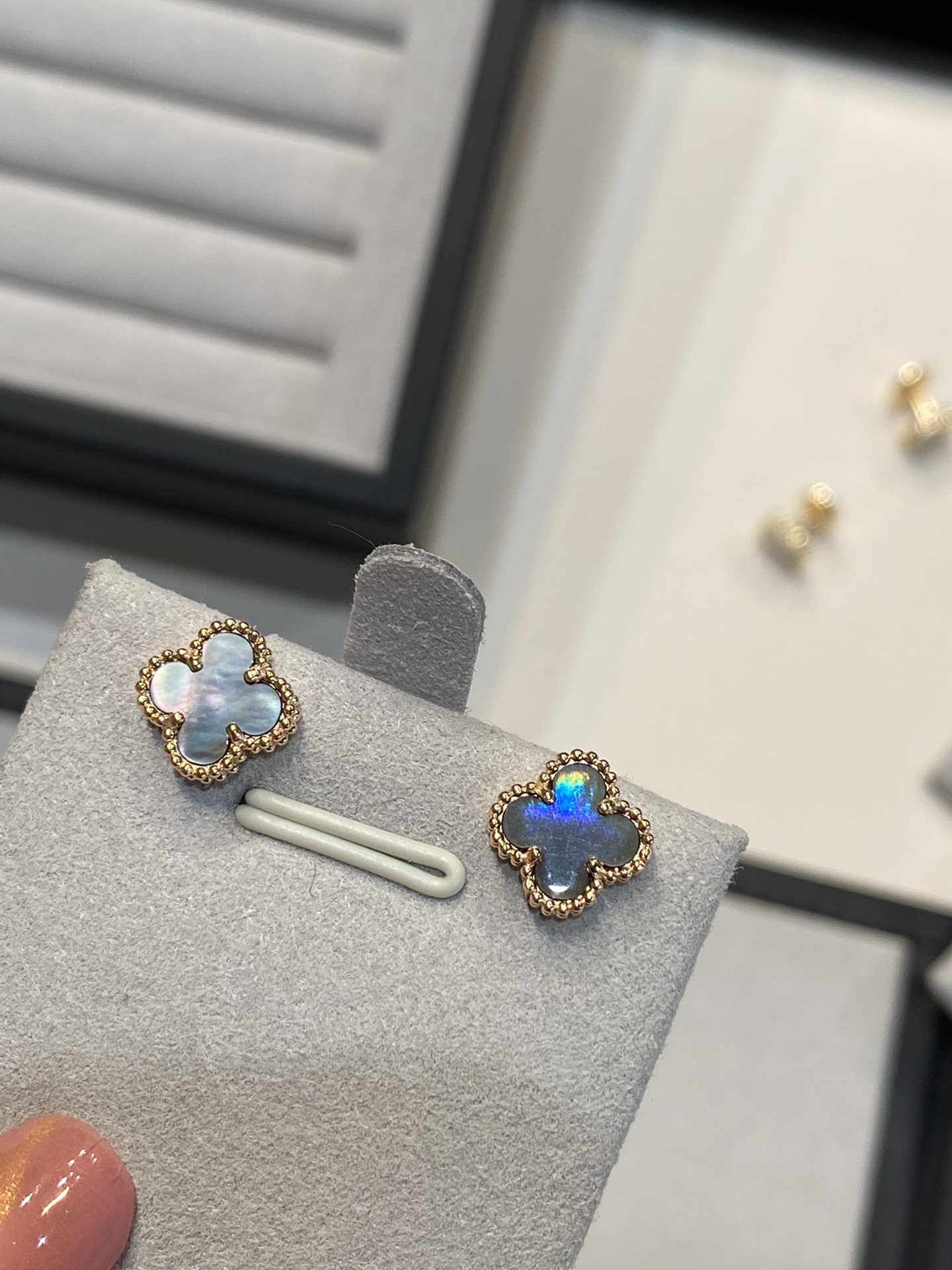 반클리프 Van Cleef & Arpels 알함브라 Alhambra 귀걸이 灰色