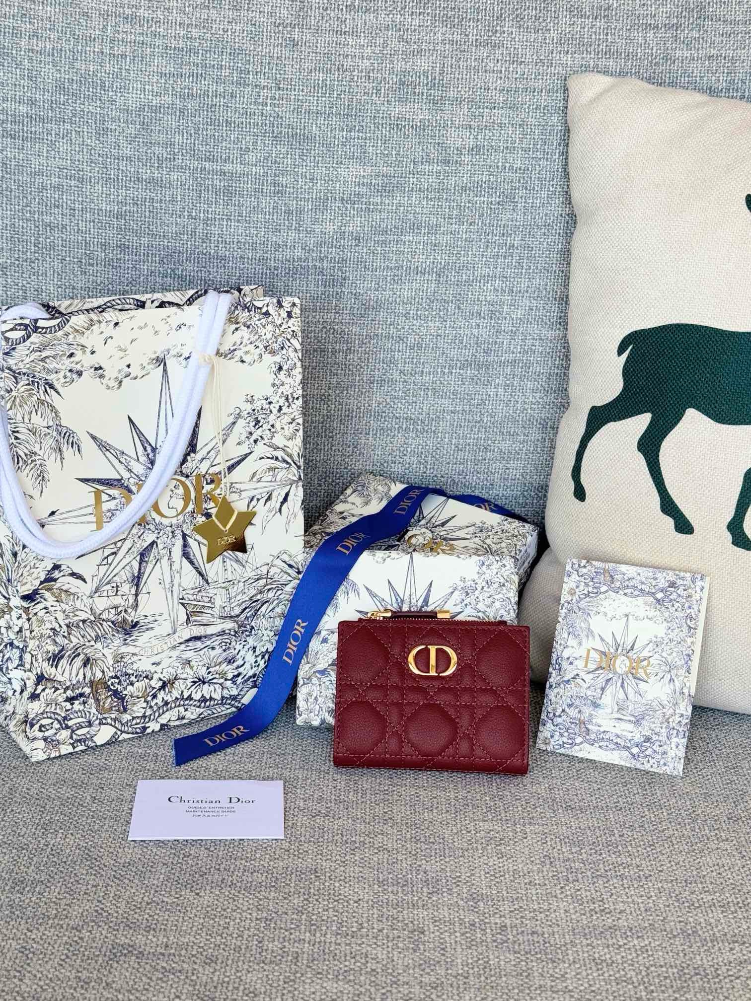 디올 Dior Caro Dahlia S5173UBHZ-M928 지갑 11.5CM