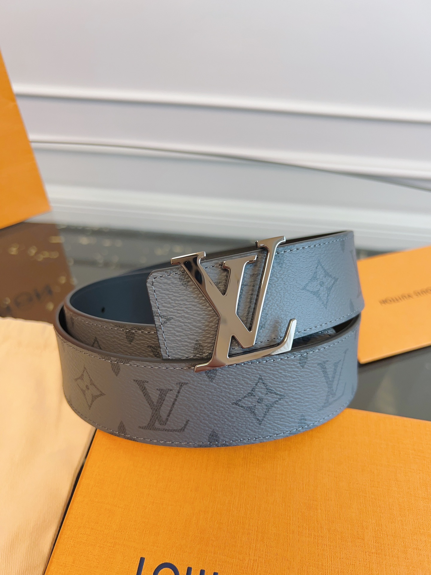 루이비통 Louis Vuitton 벨트 40mm