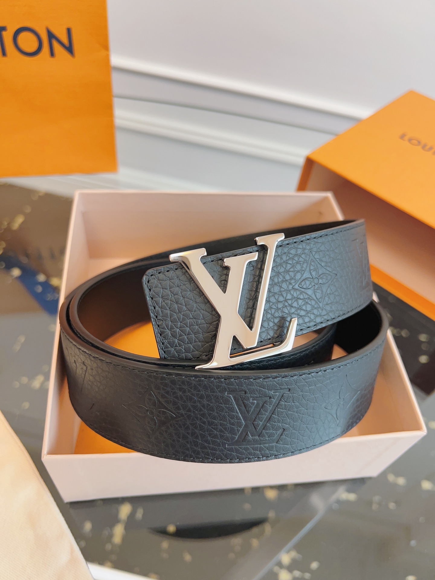 루이비통 Louis Vuitton 벨트 40mm