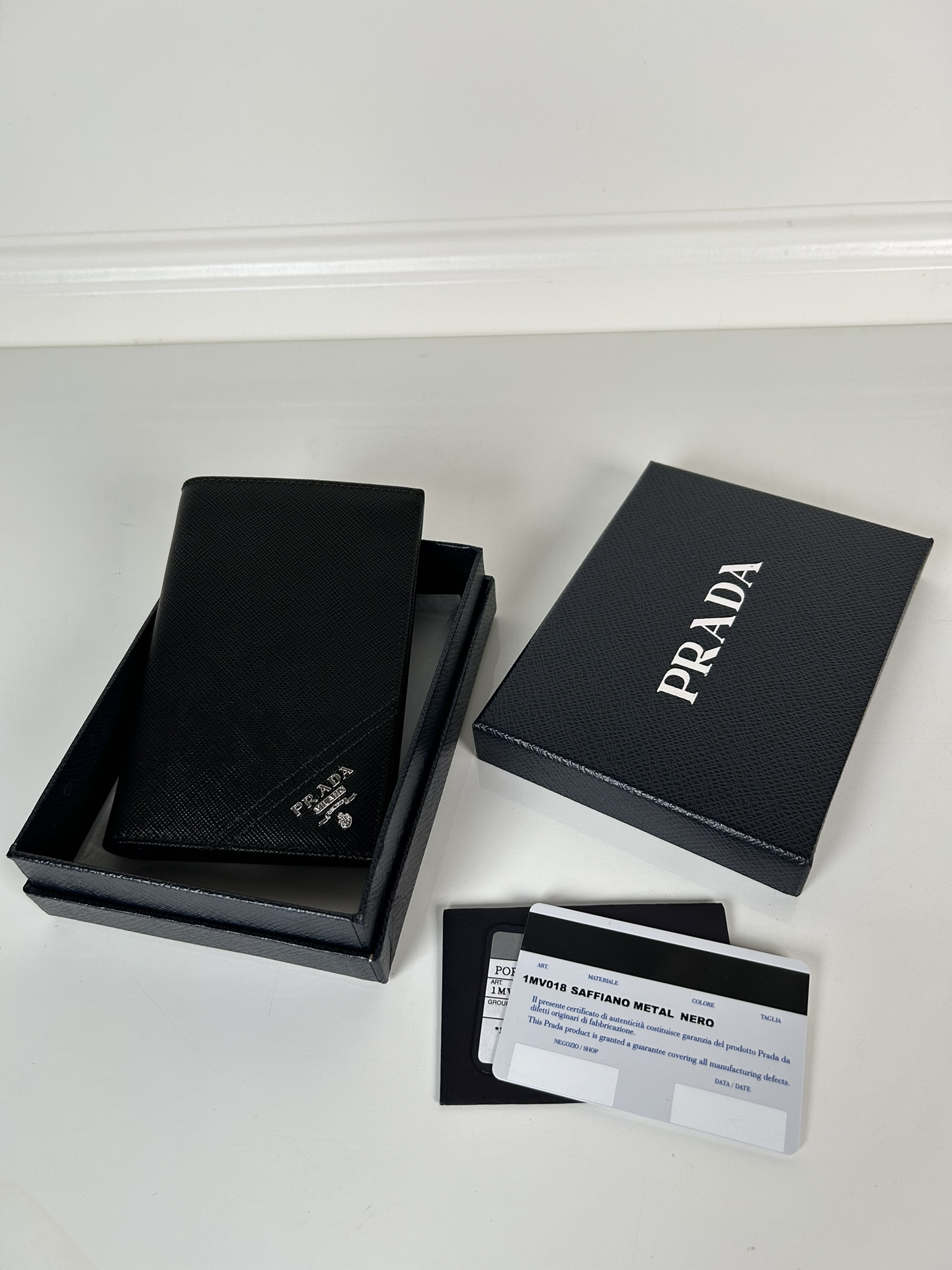 프라다 Prada 1MV018 지갑 9.5CM