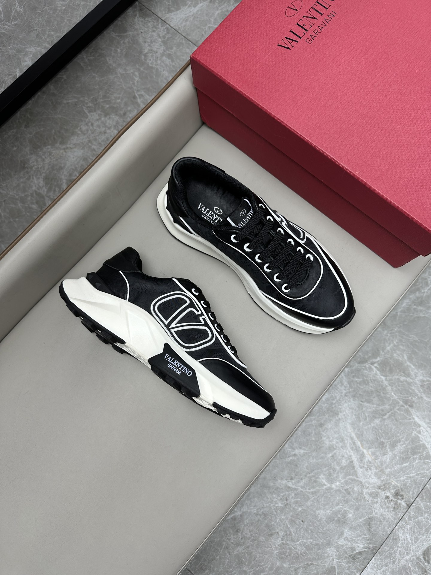 발렌티노 Valentino 스니커즈