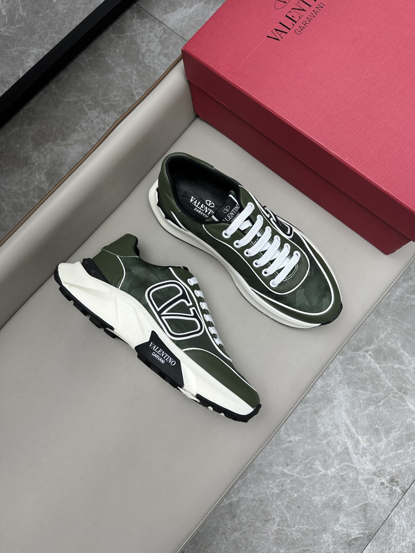 발렌티노 Valentino 스니커즈
