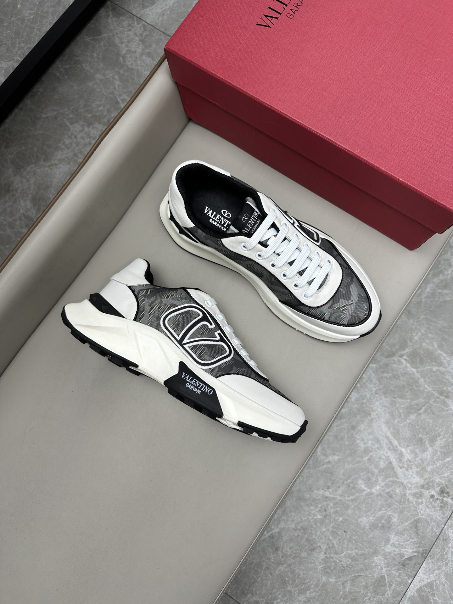 발렌티노 Valentino 스니커즈