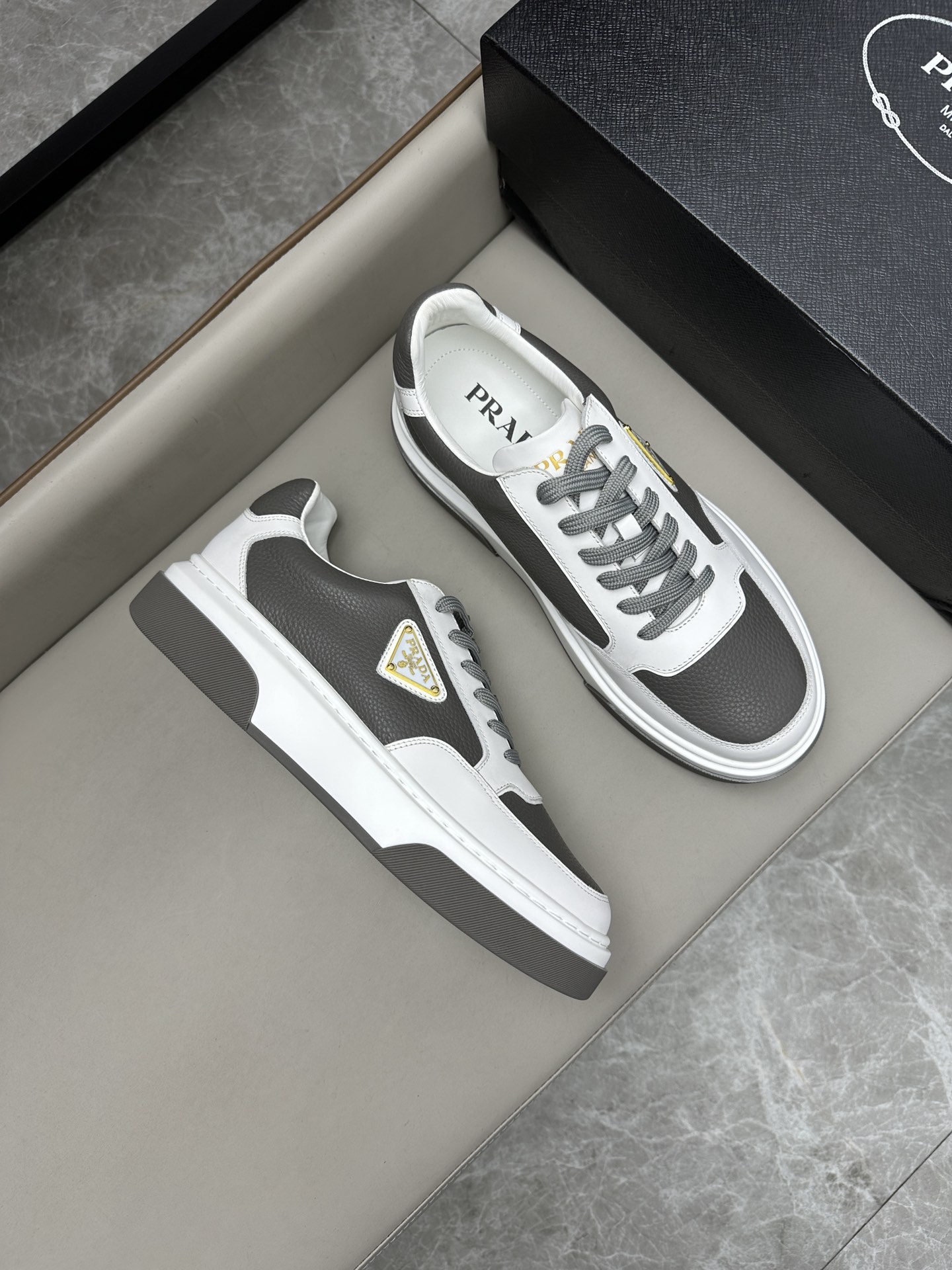 프라다 Prada 스니커즈