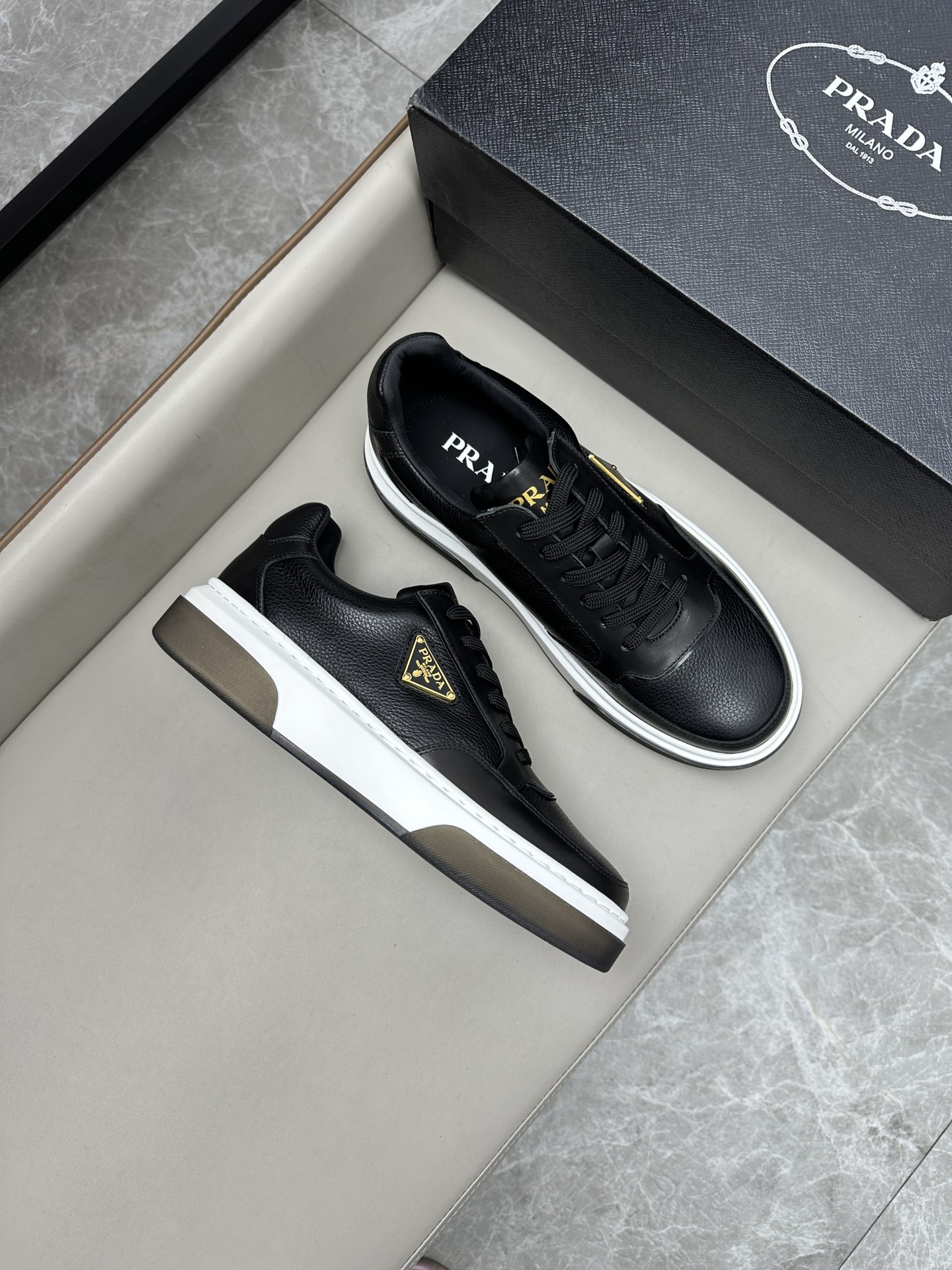 프라다 Prada 스니커즈