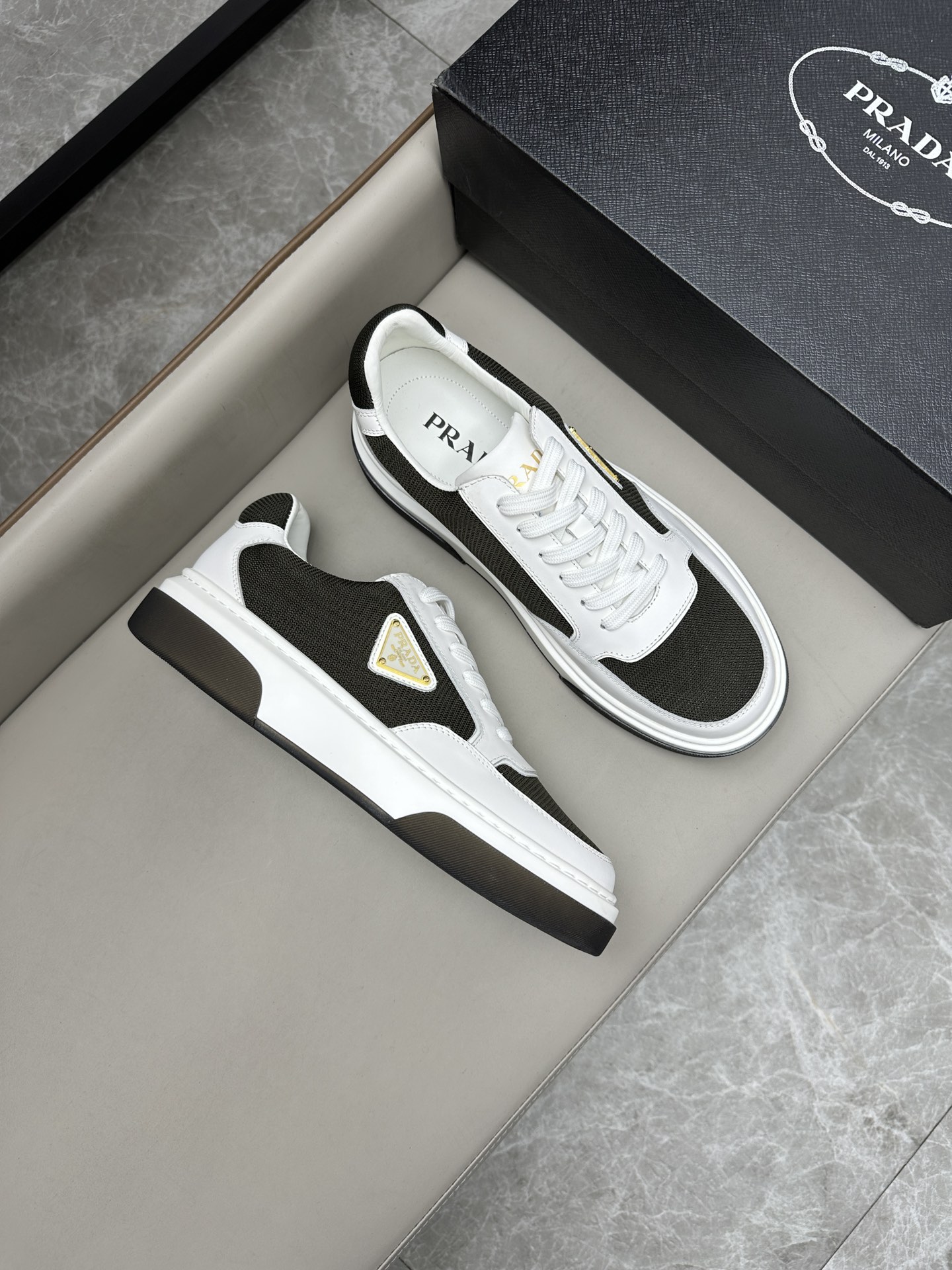 프라다 Prada 스니커즈