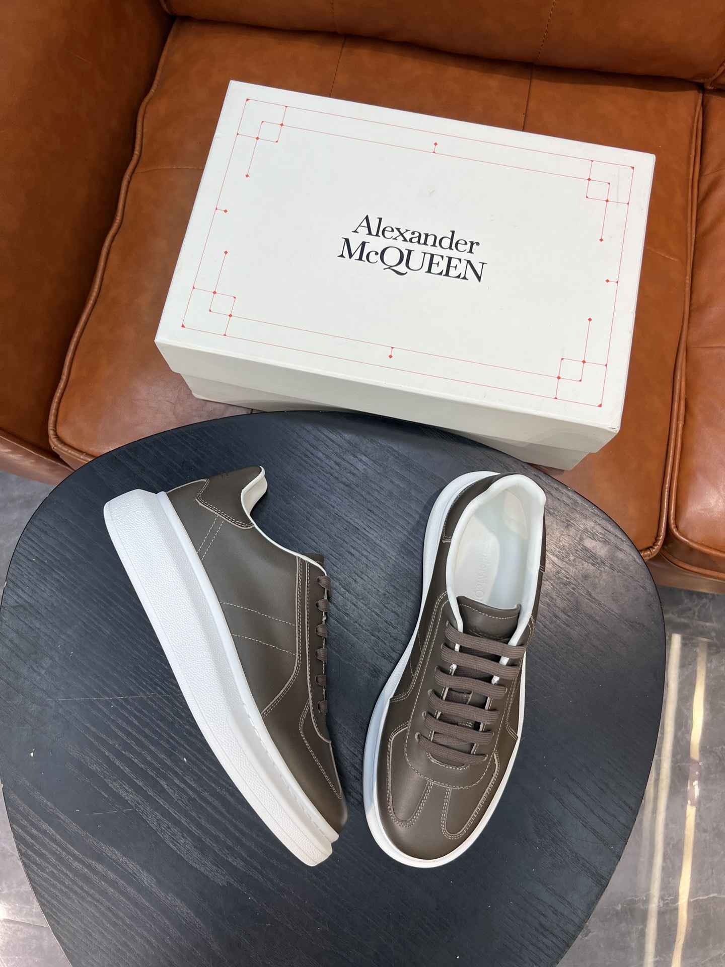 Alexander McQueen 스니커즈