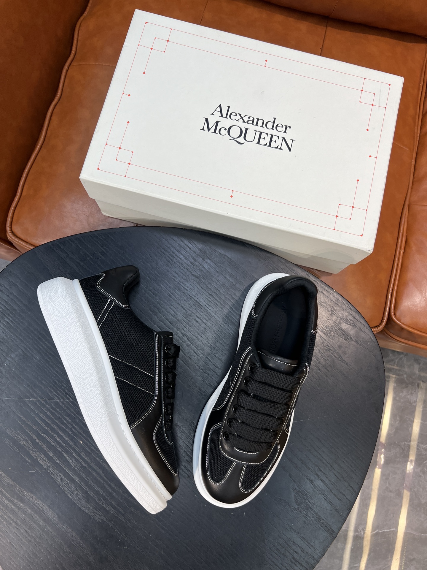 Alexander McQueen 스니커즈