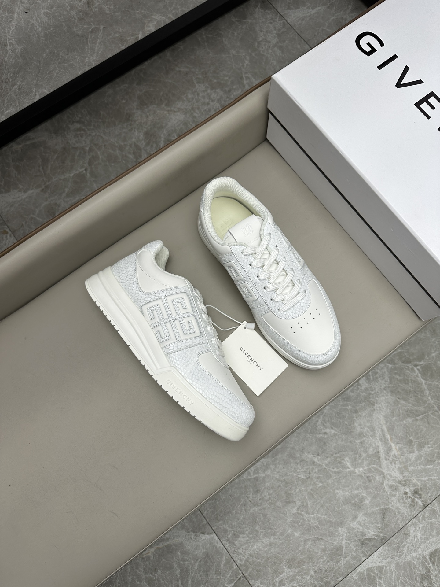 지방시 Givenchy 스니커즈