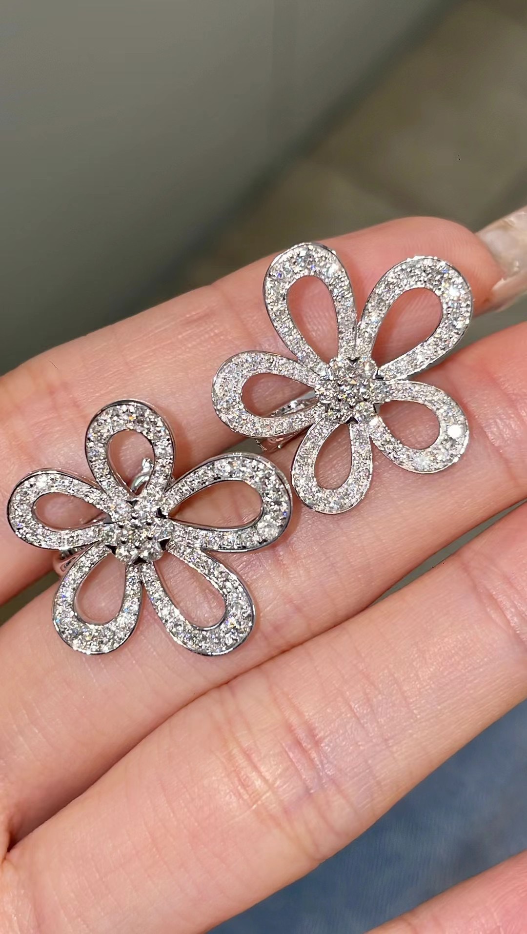 반클리프 Van Cleef & Arpels 플라워레이스 Flowerlace 귀걸이