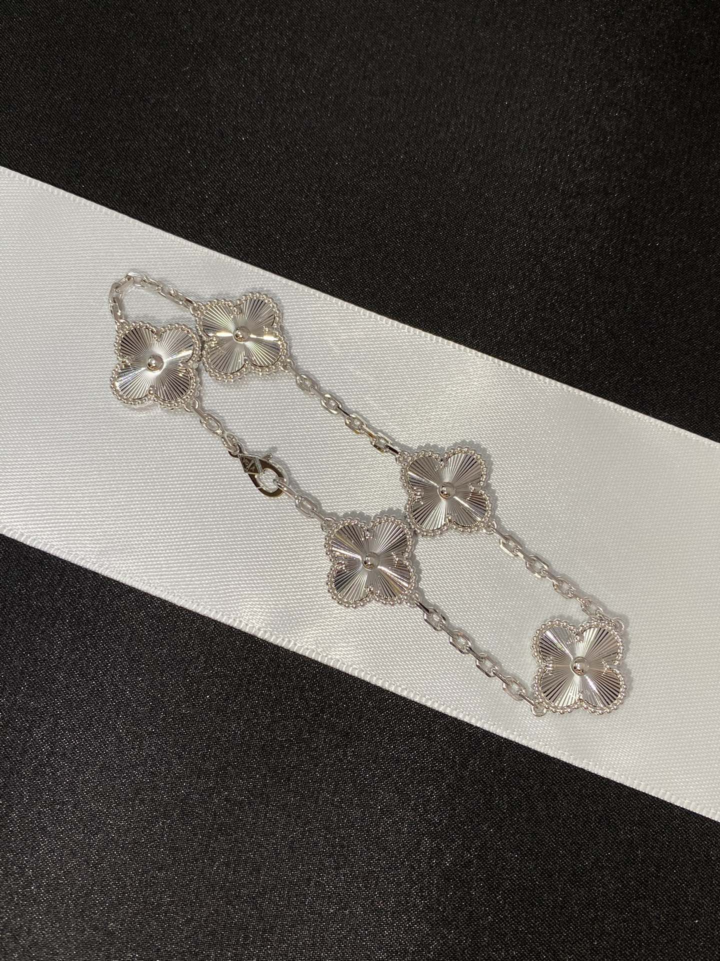 반클리프 Van Cleef & Arpels 팔찌